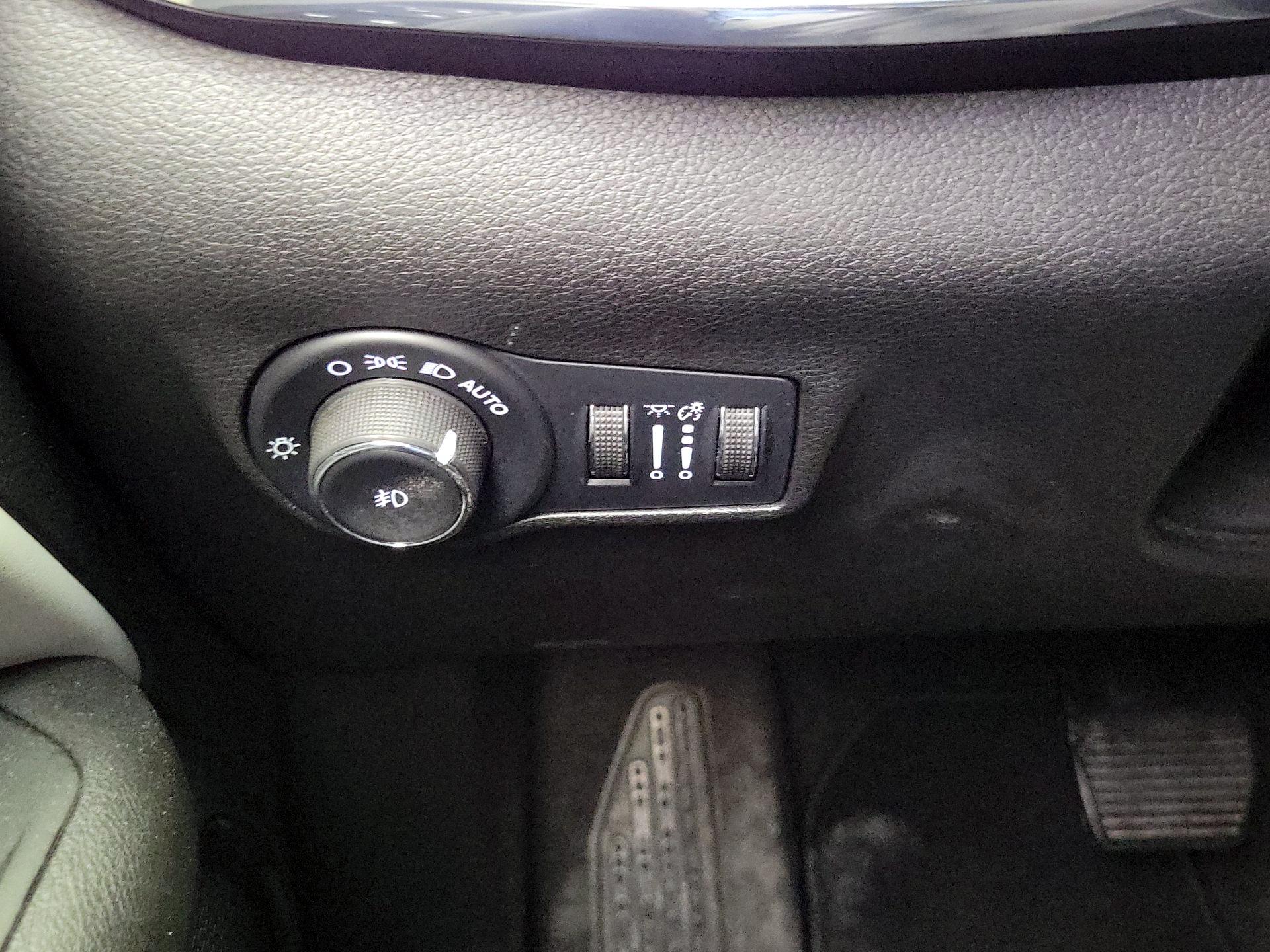 Thumbnail: 2022 Jeep Compass - 13