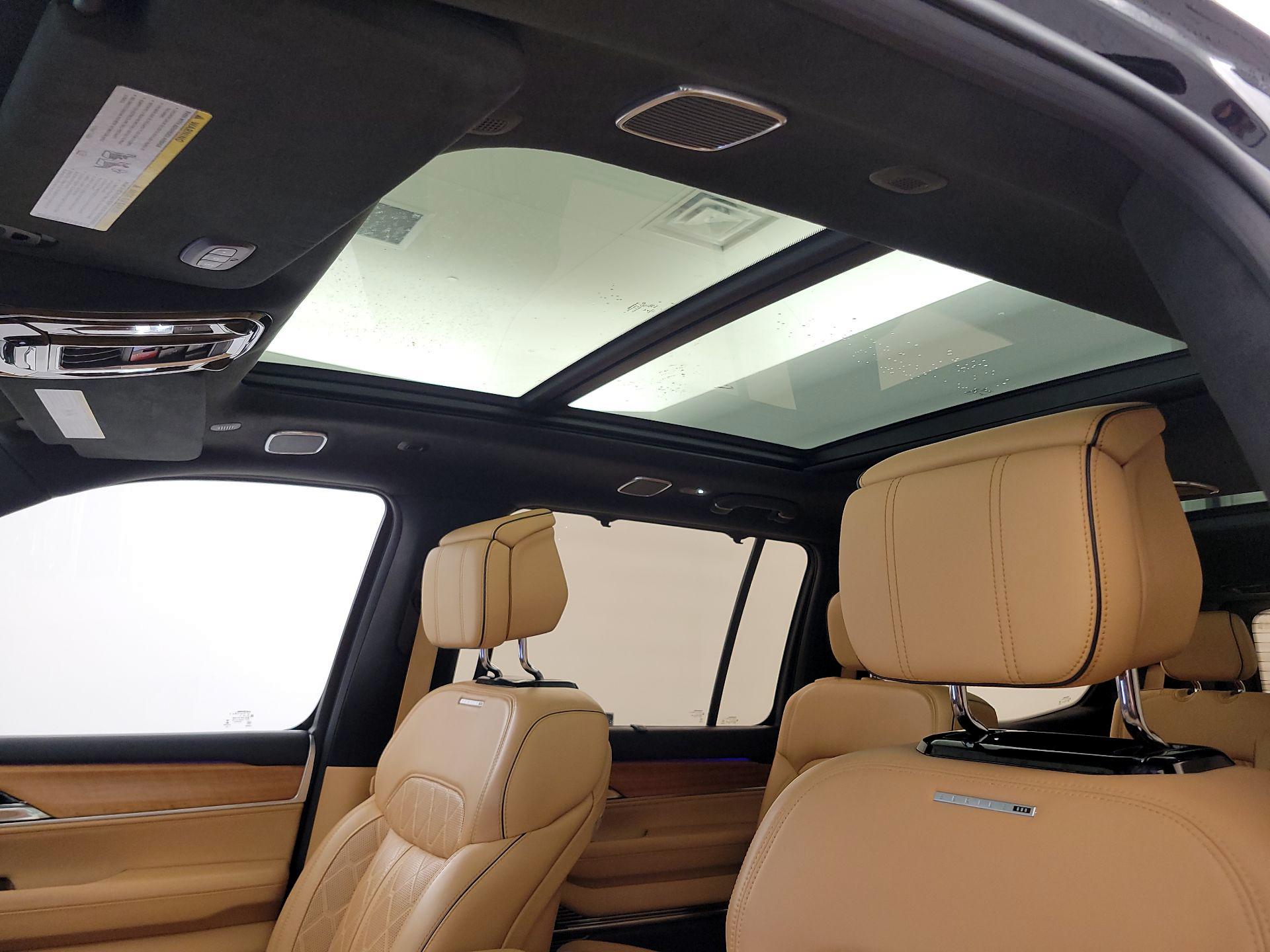 Thumbnail: 2022 Jeep Grand Wagoneer - 20