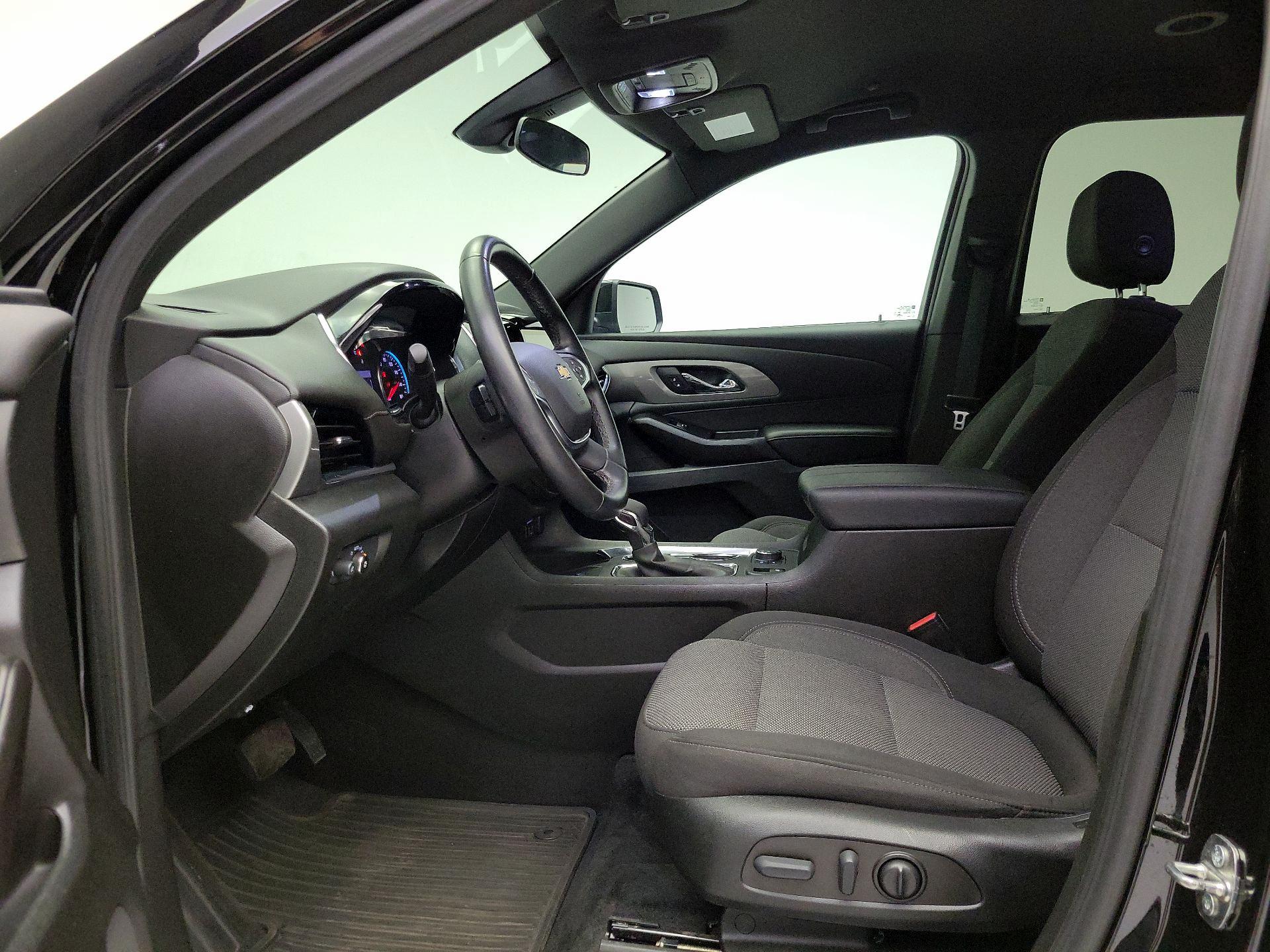 Thumbnail: 2023 Chevrolet Traverse - 11