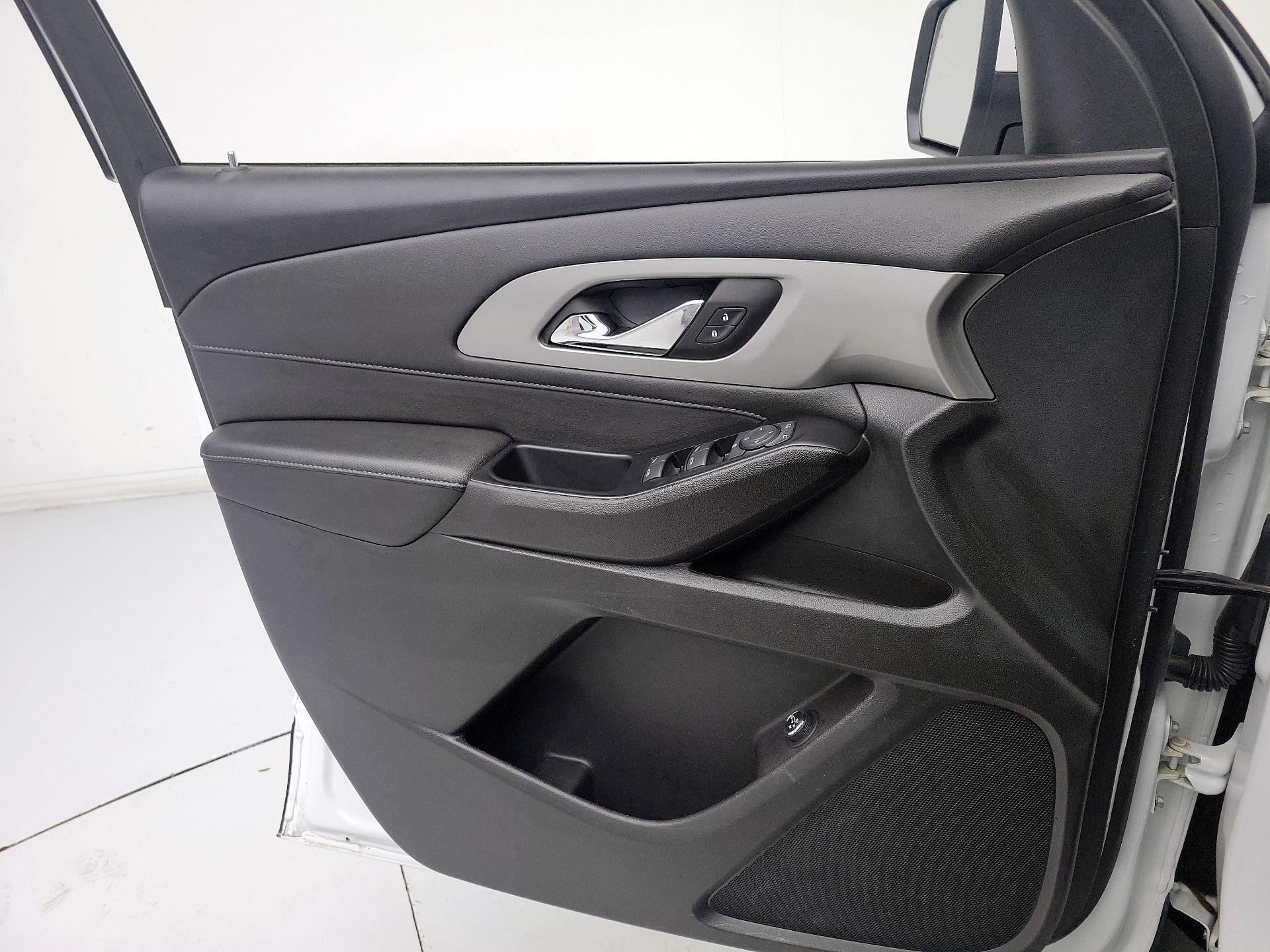 Thumbnail: 2023 Chevrolet Traverse - 12