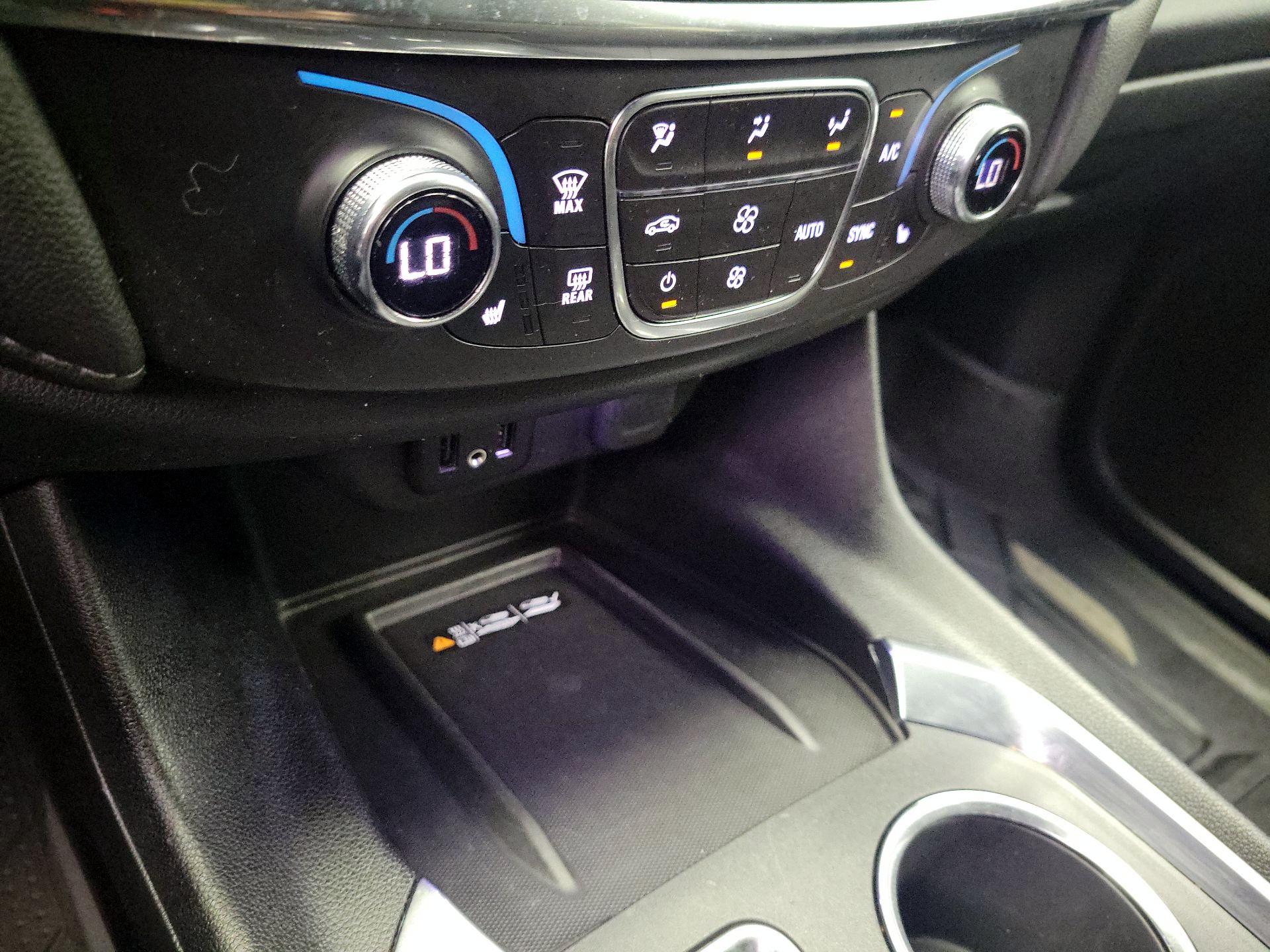 Thumbnail: 2023 Chevrolet Traverse - 16