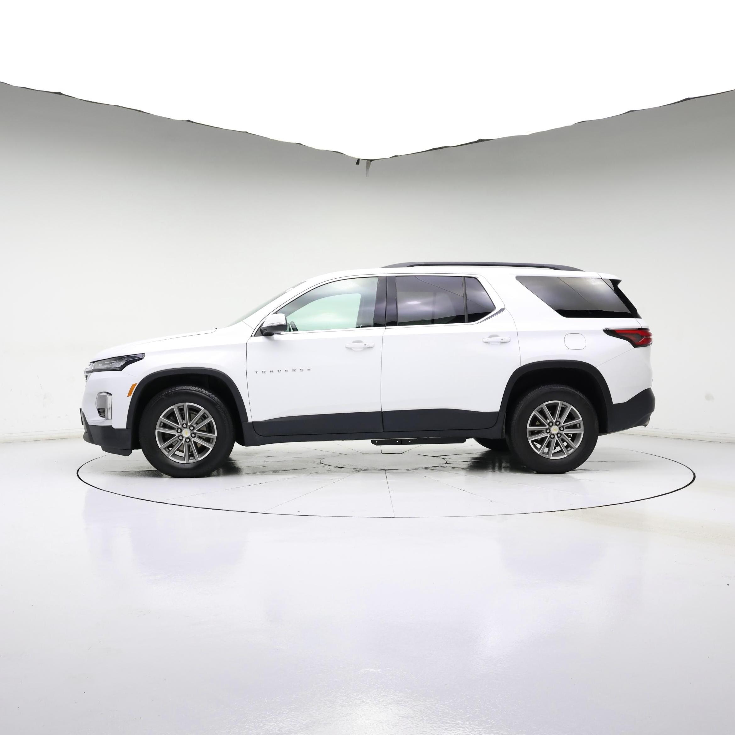 Thumbnail: 2023 Chevrolet Traverse - 3