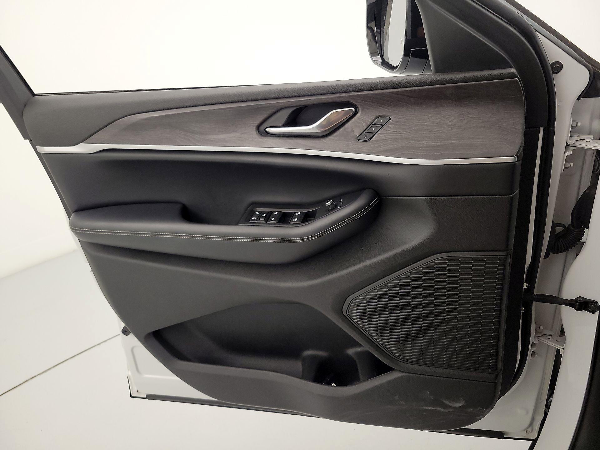 Thumbnail: 2023 Jeep Grand Cherokee - 12