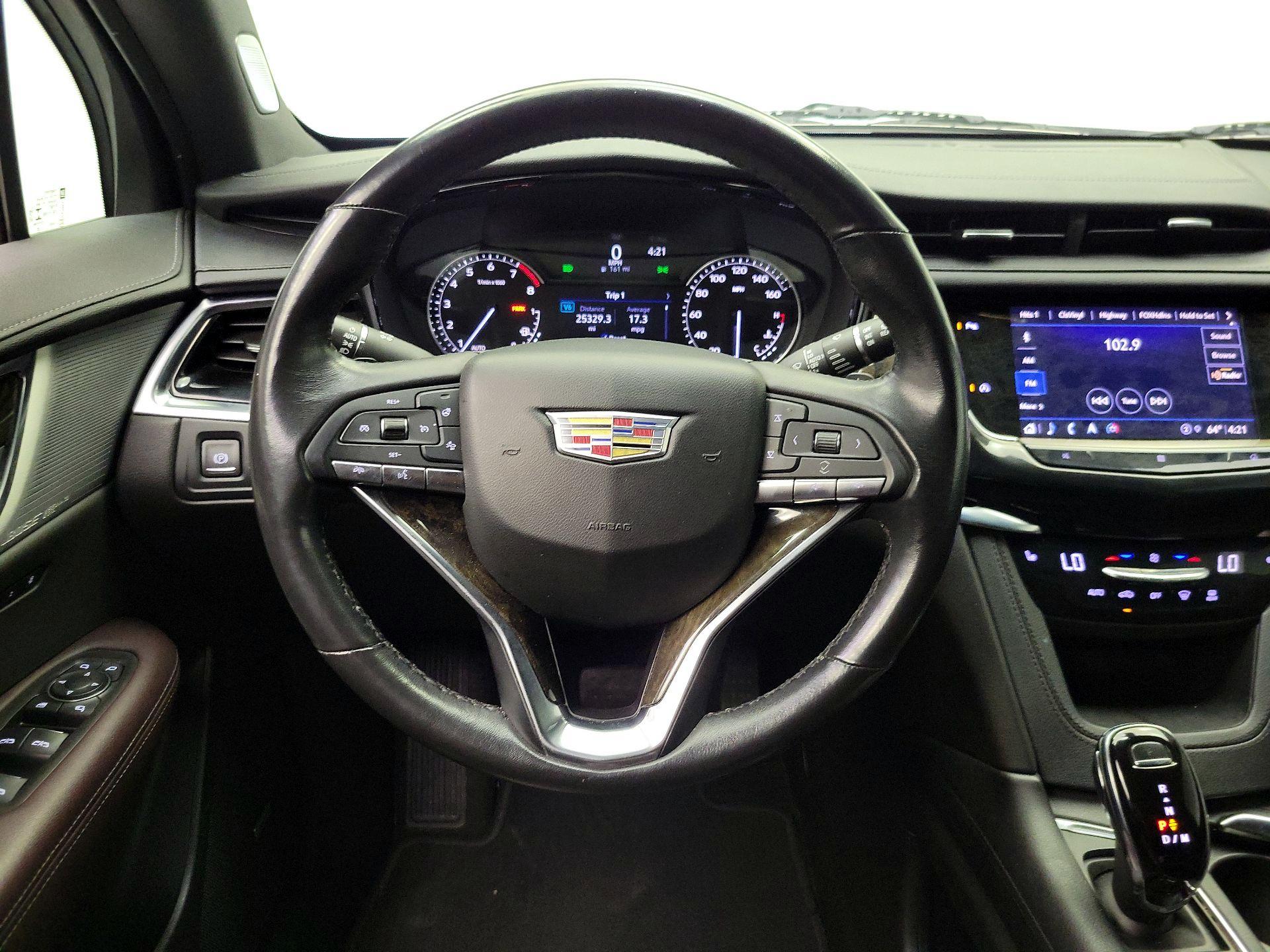 Thumbnail: 2021 Cadillac XT6 - 10