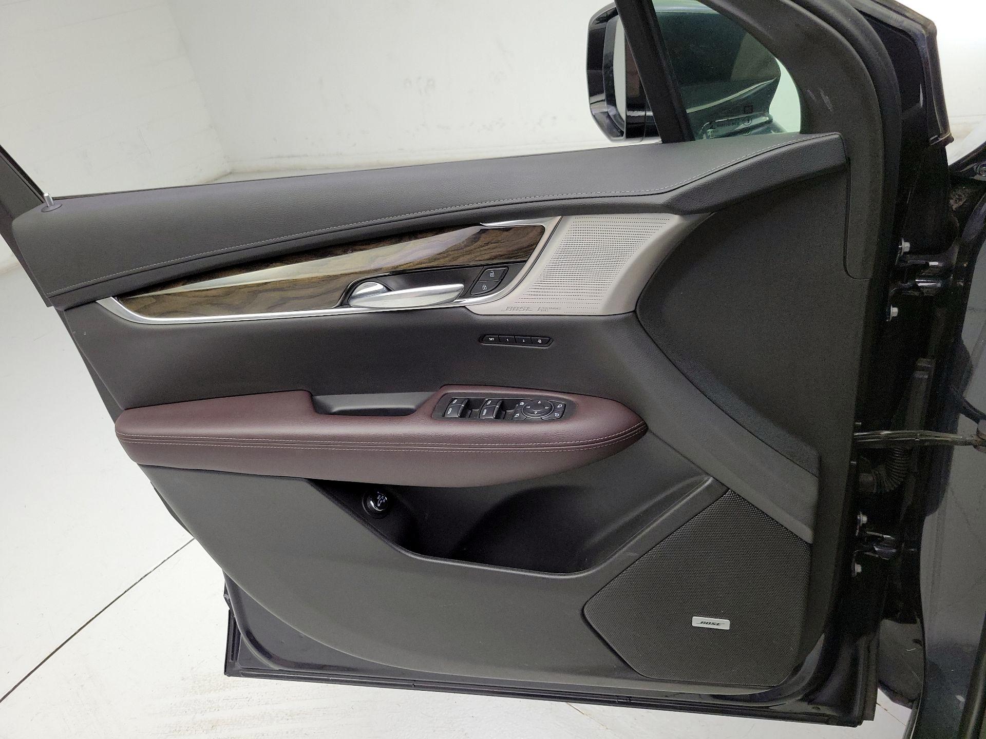Thumbnail: 2021 Cadillac XT6 - 12