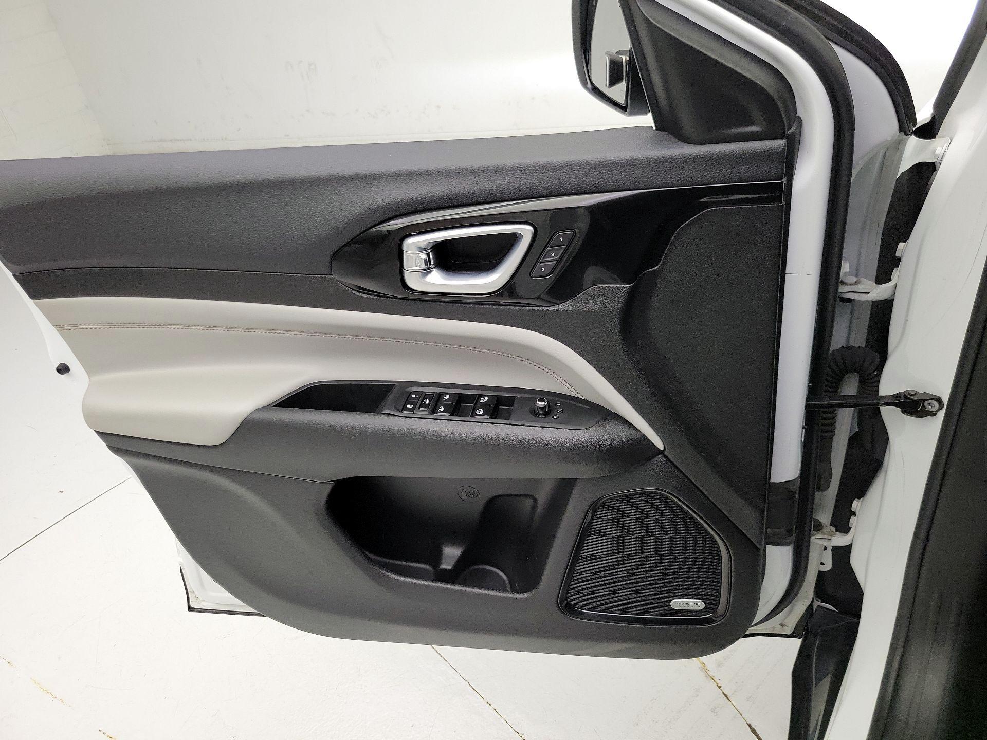 Thumbnail: 2023 Jeep Compass - 12