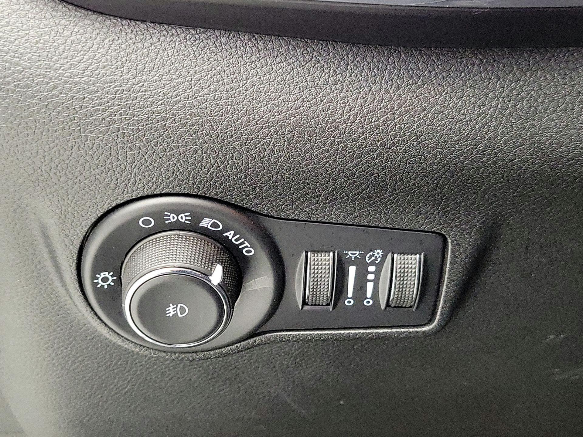 Thumbnail: 2023 Jeep Compass - 13