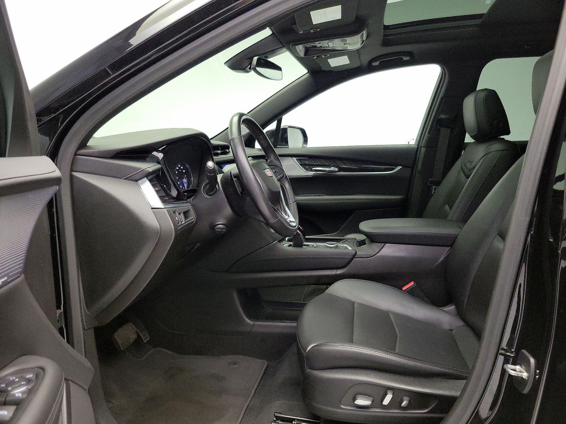 Thumbnail: 2023 Cadillac XT6 - 11