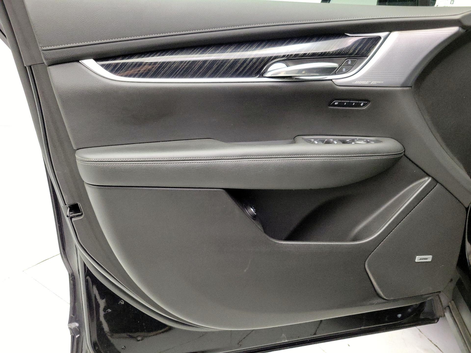 Thumbnail: 2023 Cadillac XT6 - 12