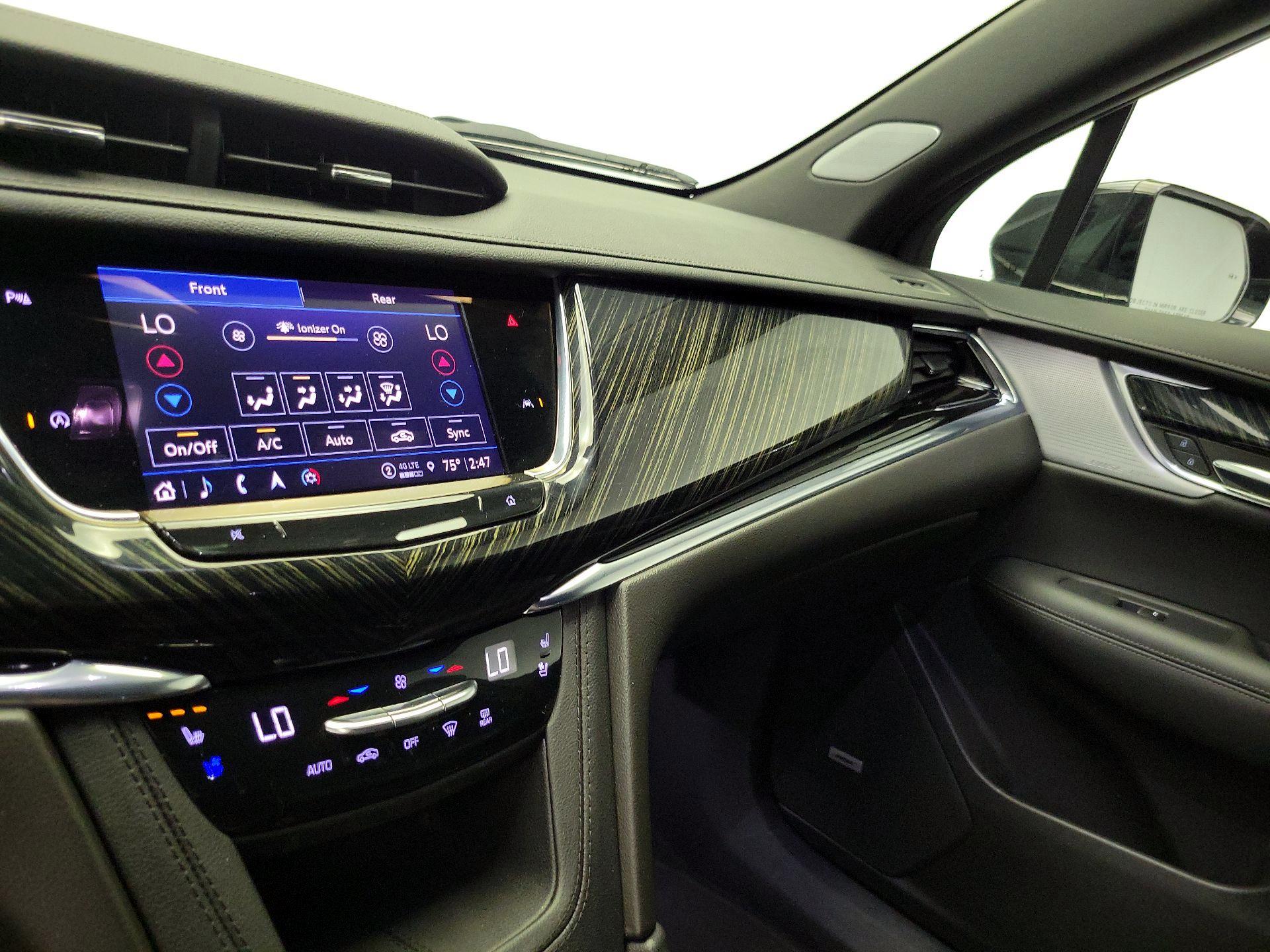Thumbnail: 2023 Cadillac XT6 - 17