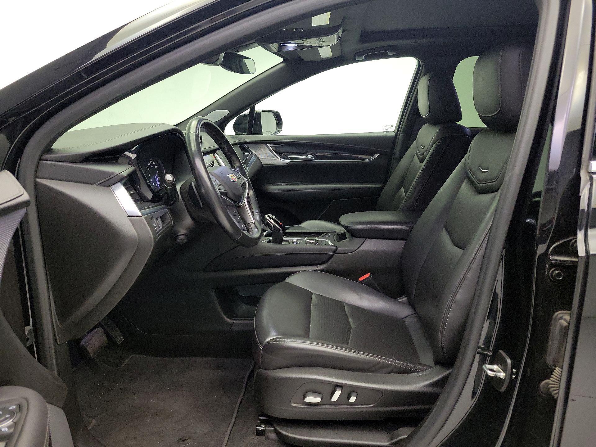 Thumbnail: 2023 Cadillac XT5 - 11