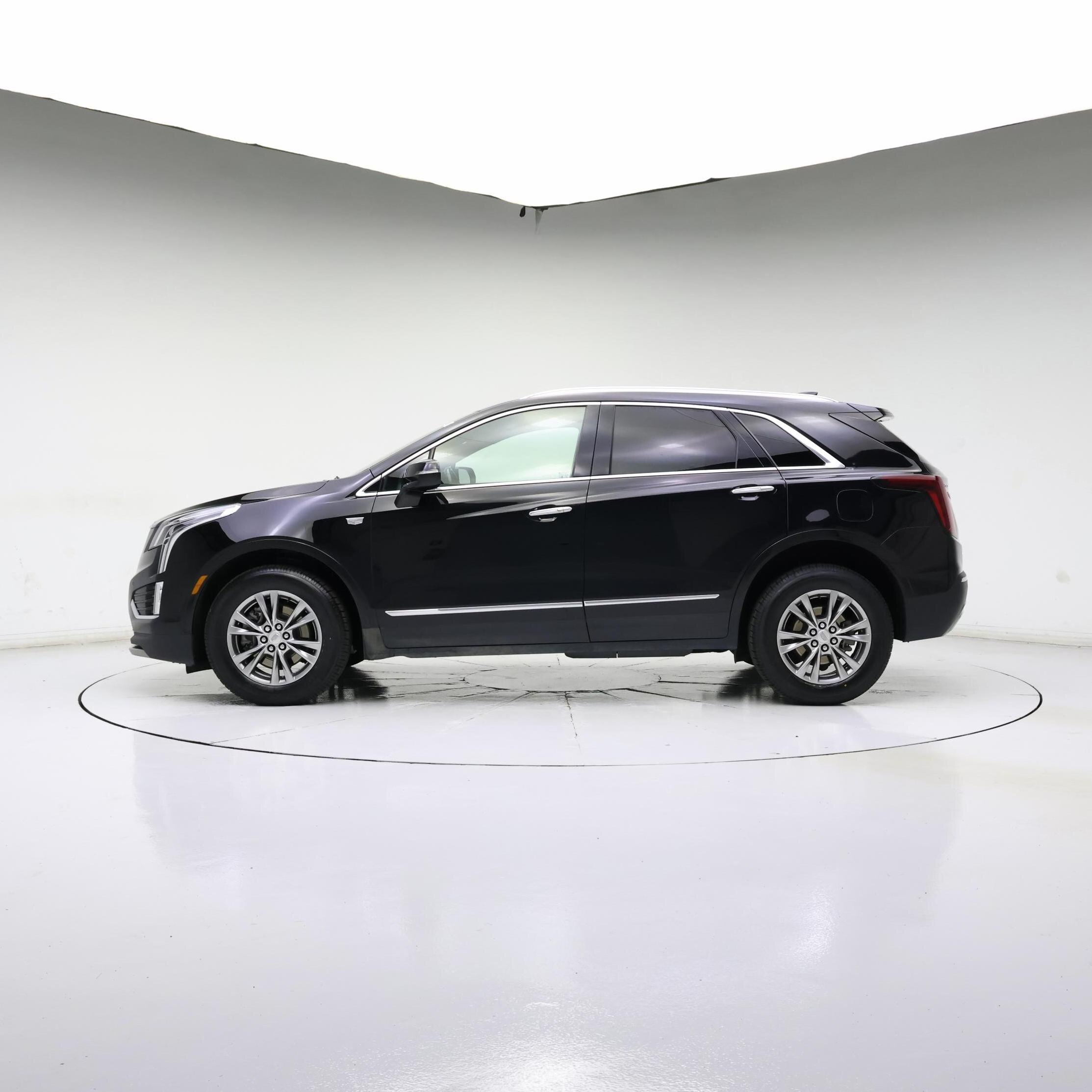 Thumbnail: 2023 Cadillac XT5 - 3