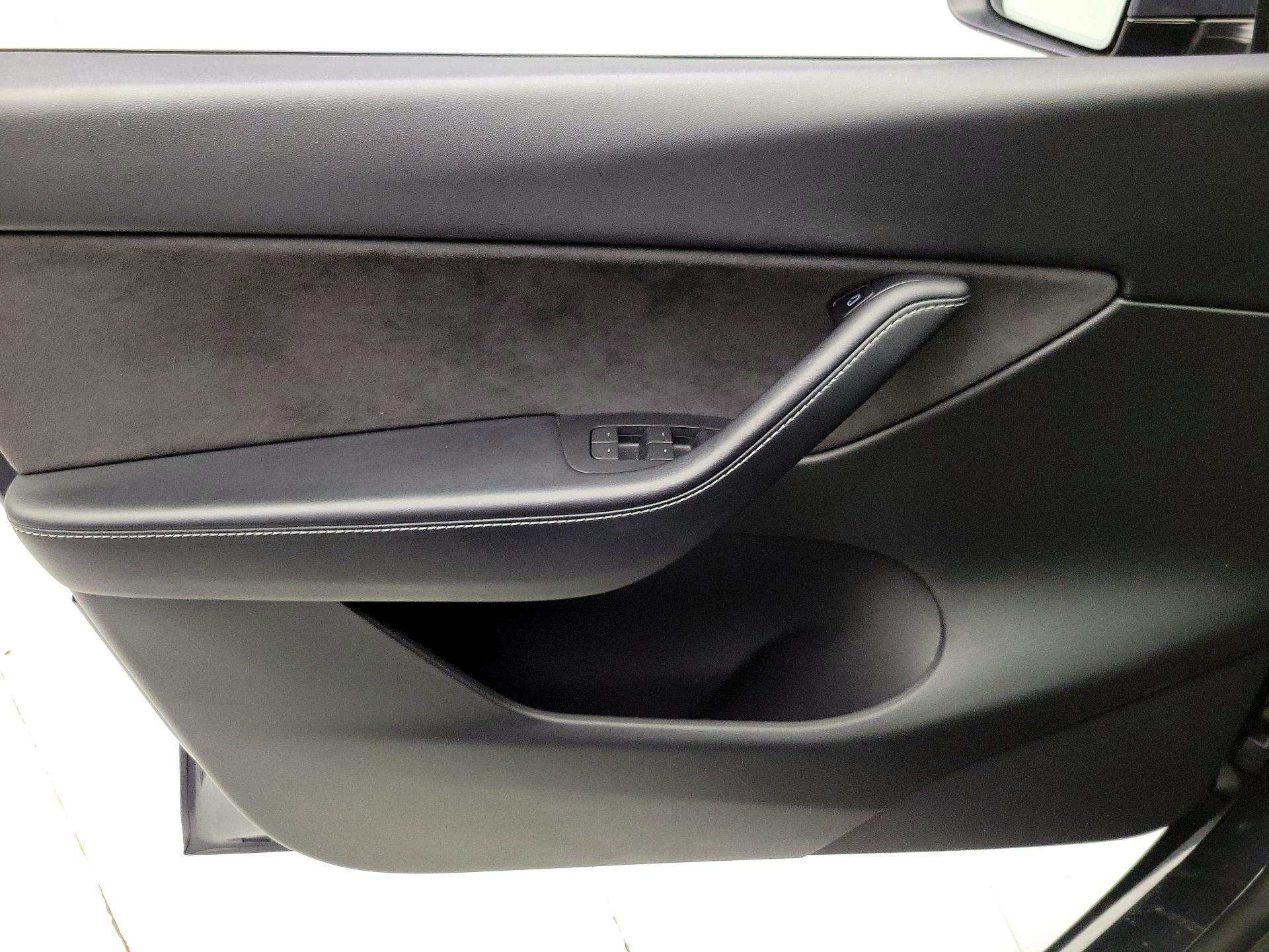 Thumbnail: 2022 Tesla Model Y - 12