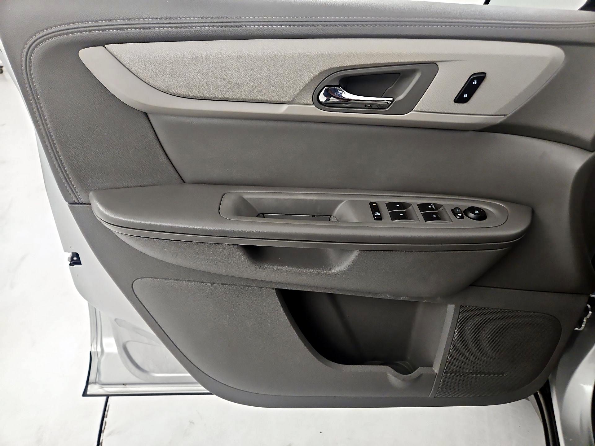 Thumbnail: 2016 Chevrolet Traverse - 10