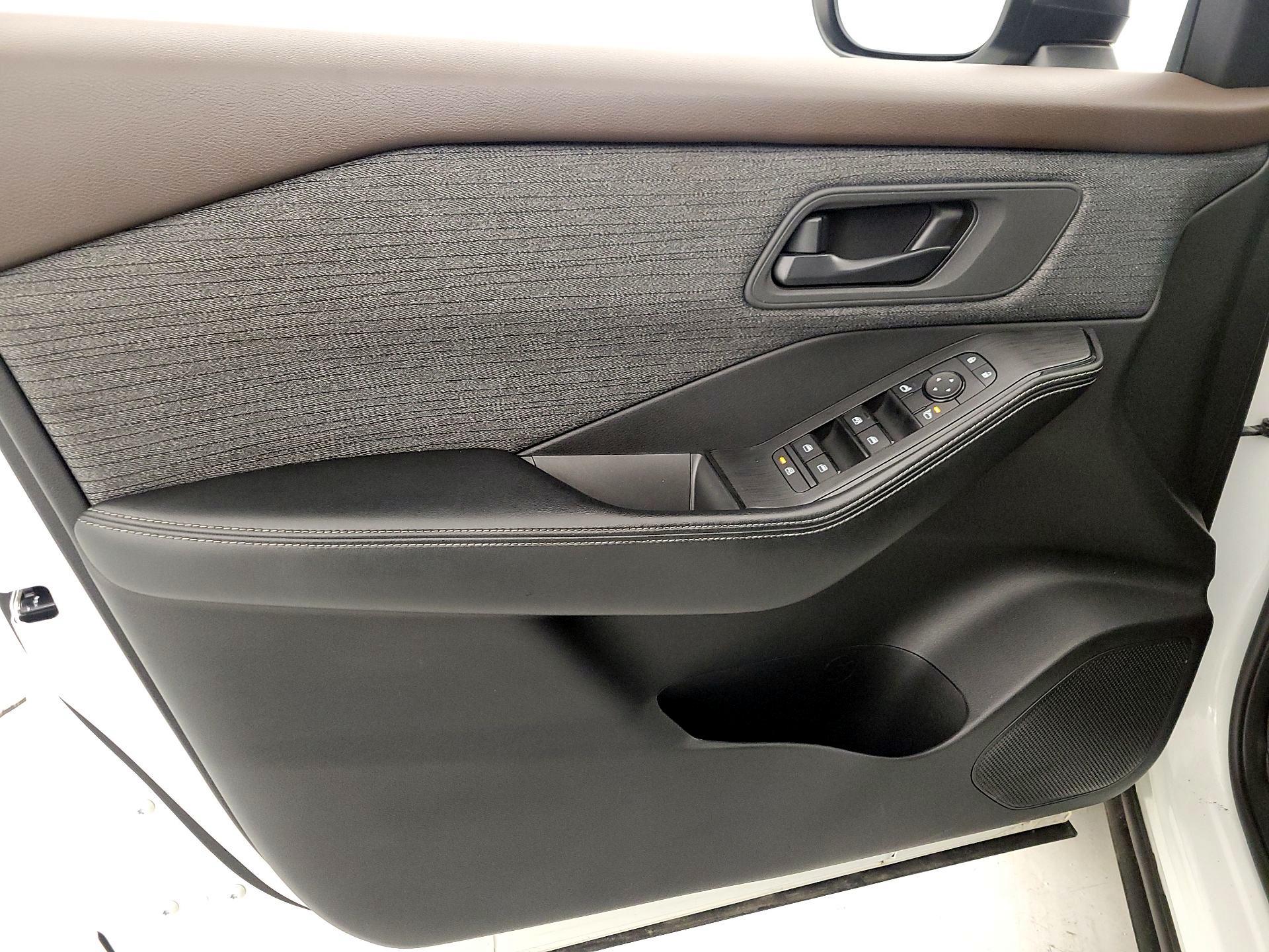 Thumbnail: 2021 Nissan Rogue - 12