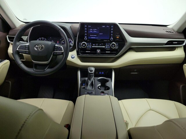 Red 2022 Toyota Highlander XLE AWD SUV / Crossover All-Wheel Drive Automatic