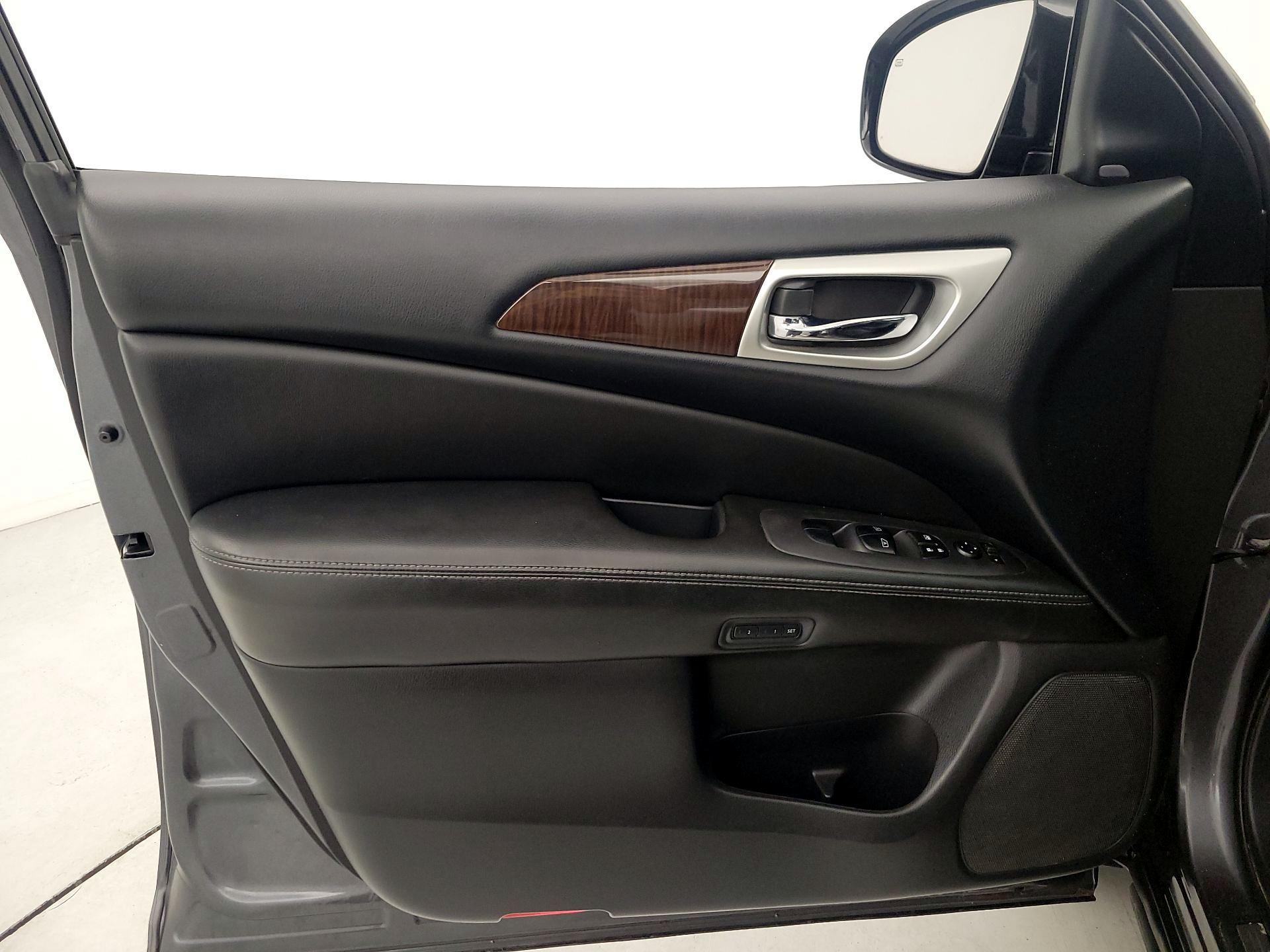Thumbnail: 2015 Nissan Pathfinder - 12