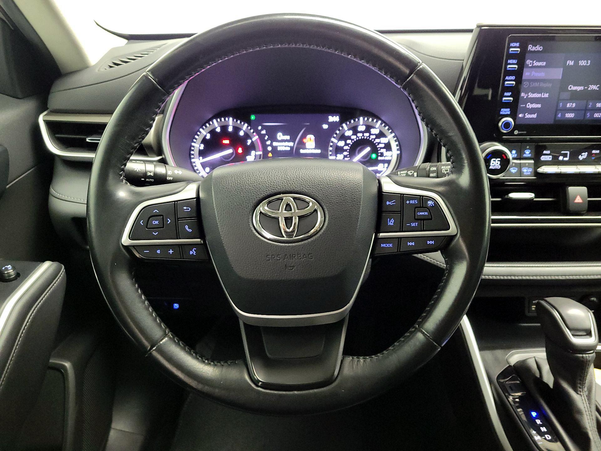 Thumbnail: 2022 Toyota Highlander - 10