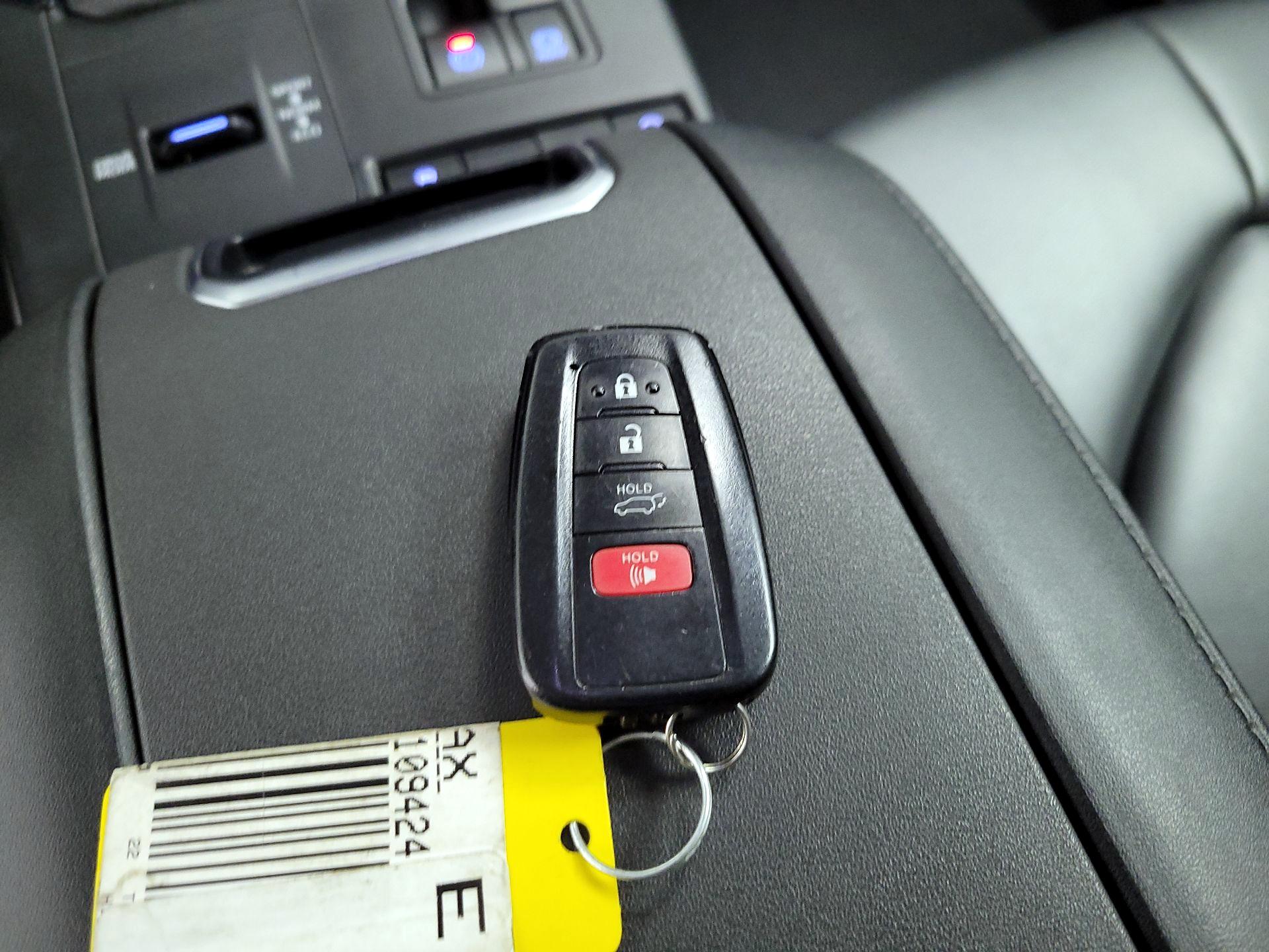 Thumbnail: 2022 Toyota Highlander - 18