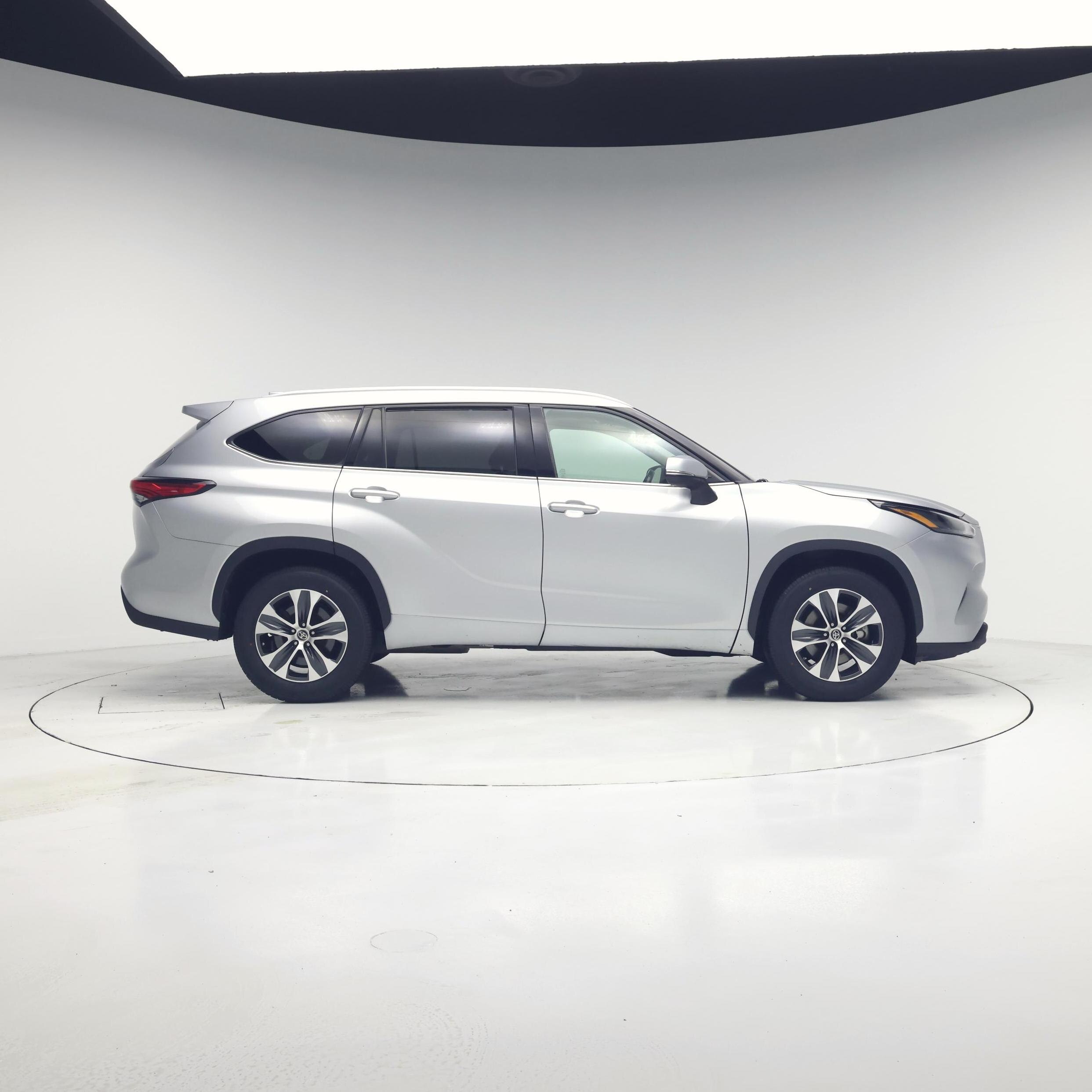 Thumbnail: 2022 Toyota Highlander - 7