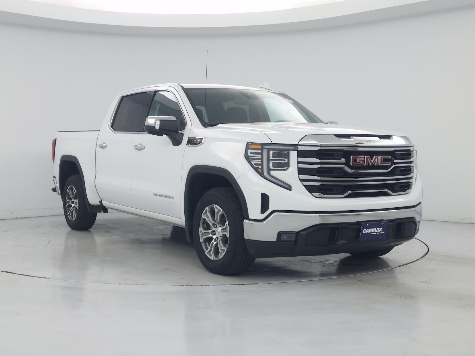2024 GMC Sierra 1500 SLT - Photo 2