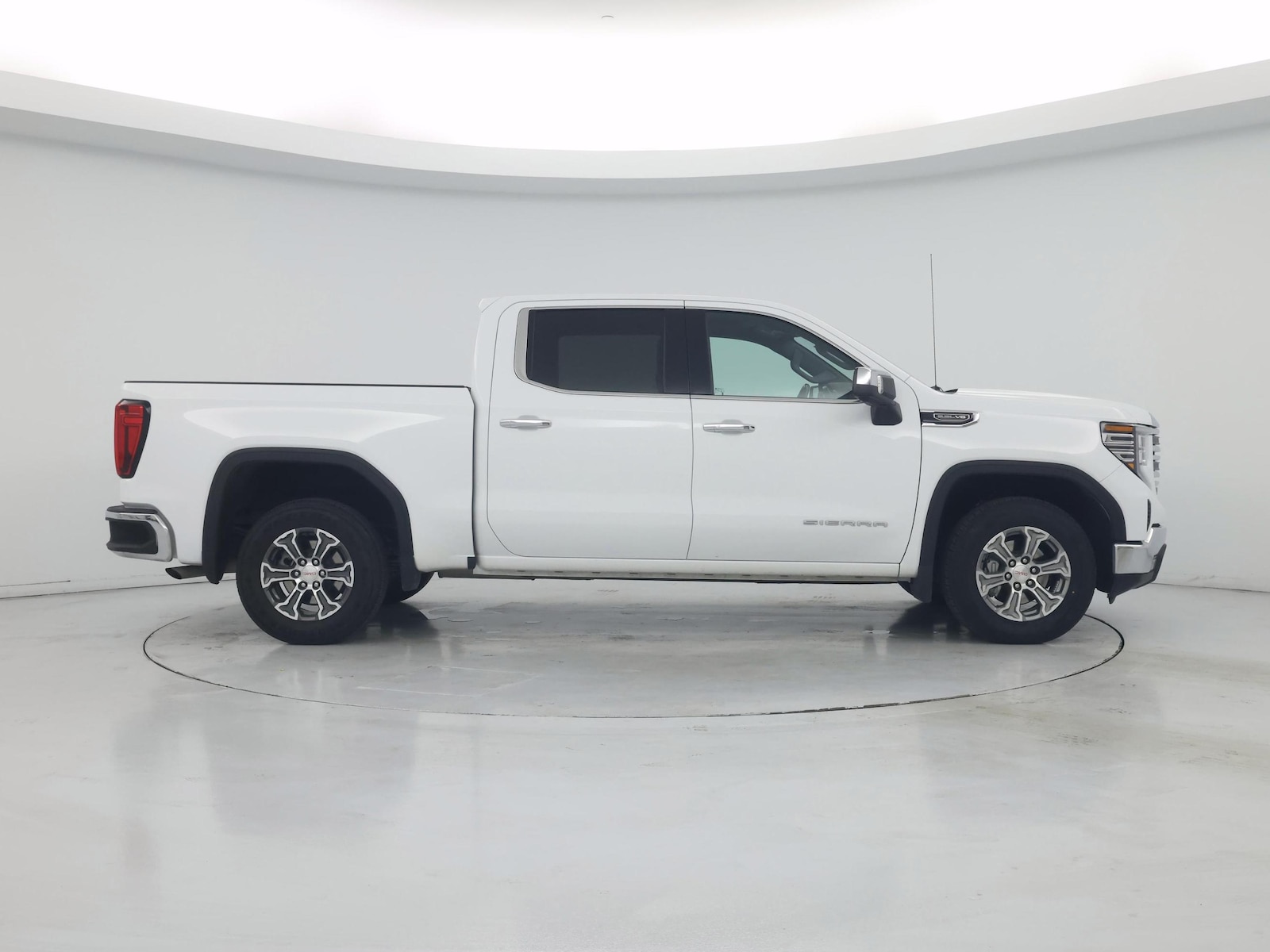 2024 GMC Sierra 1500 SLT - Photo 8
