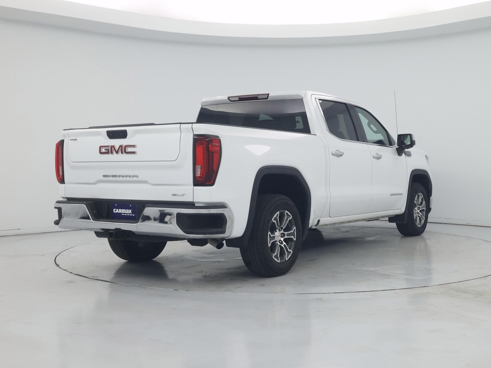 2024 GMC Sierra 1500 SLT - Photo 9