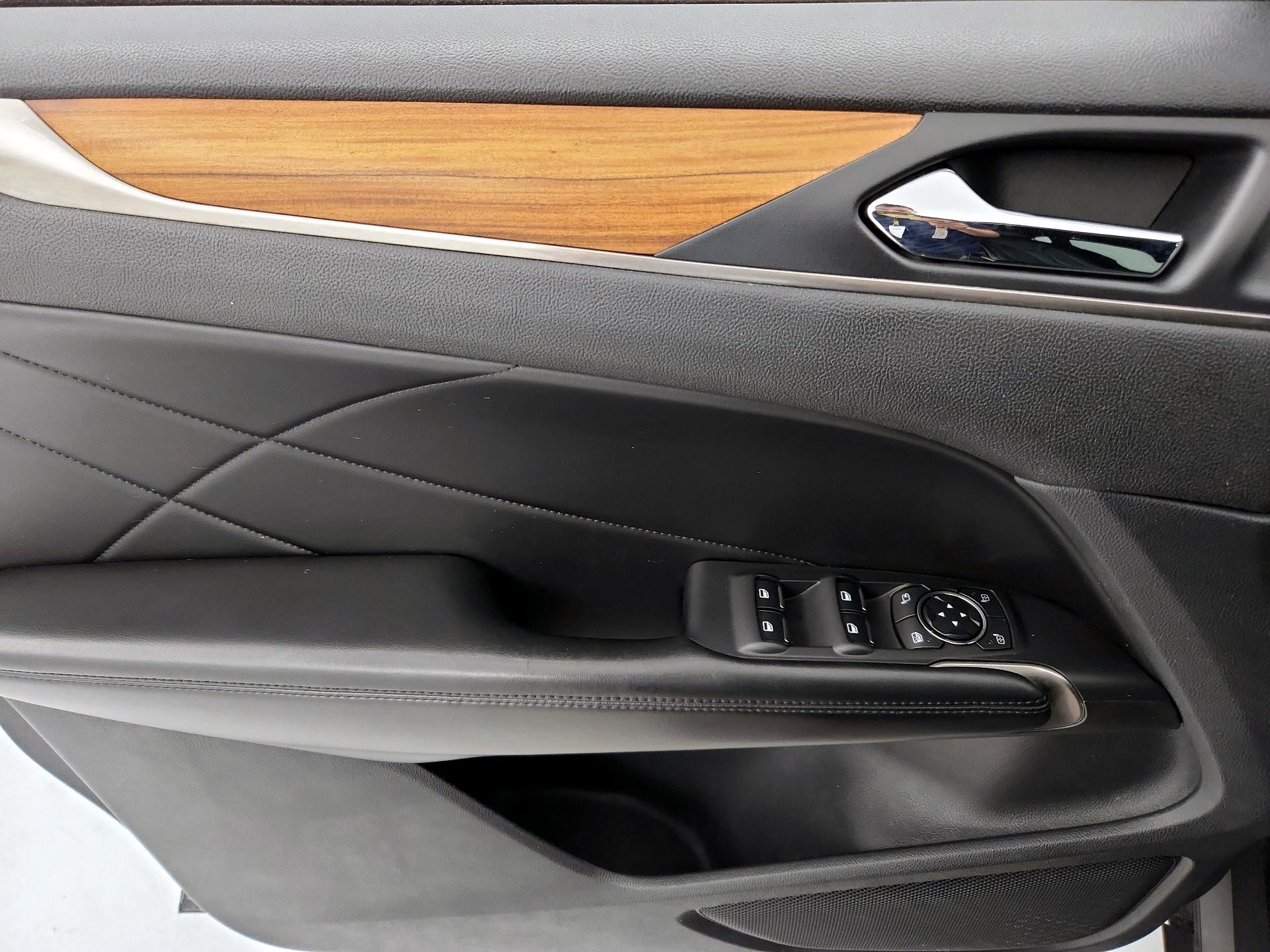 Thumbnail: 2015 Lincoln MKC - 12