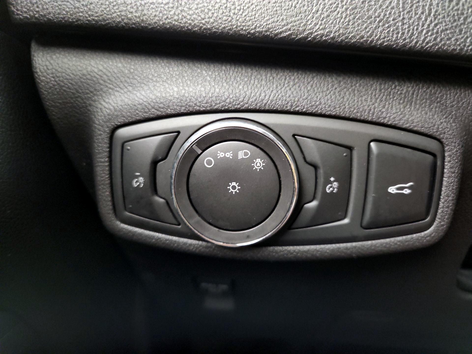 Thumbnail: 2015 Lincoln MKC - 13