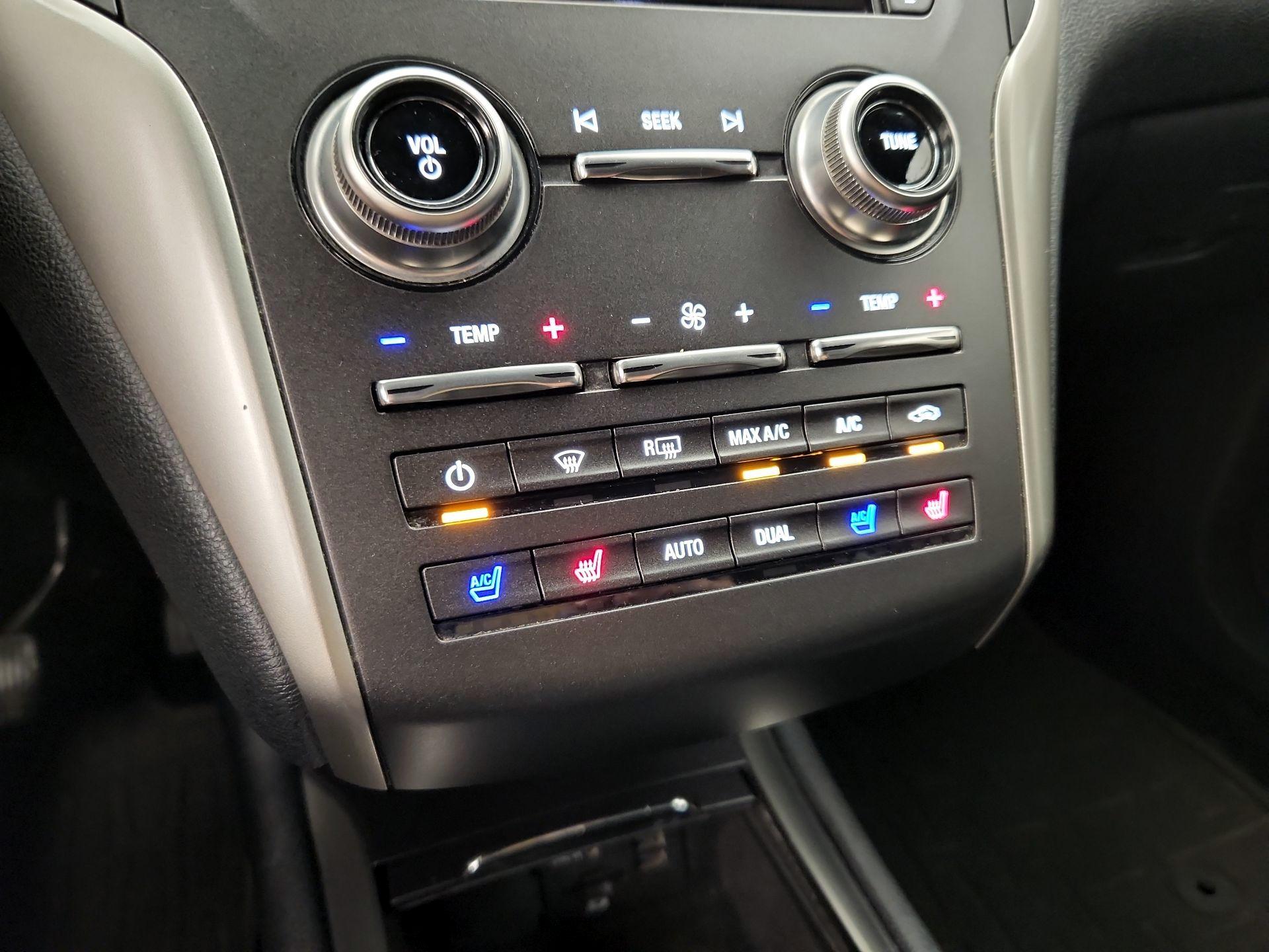 Thumbnail: 2015 Lincoln MKC - 16