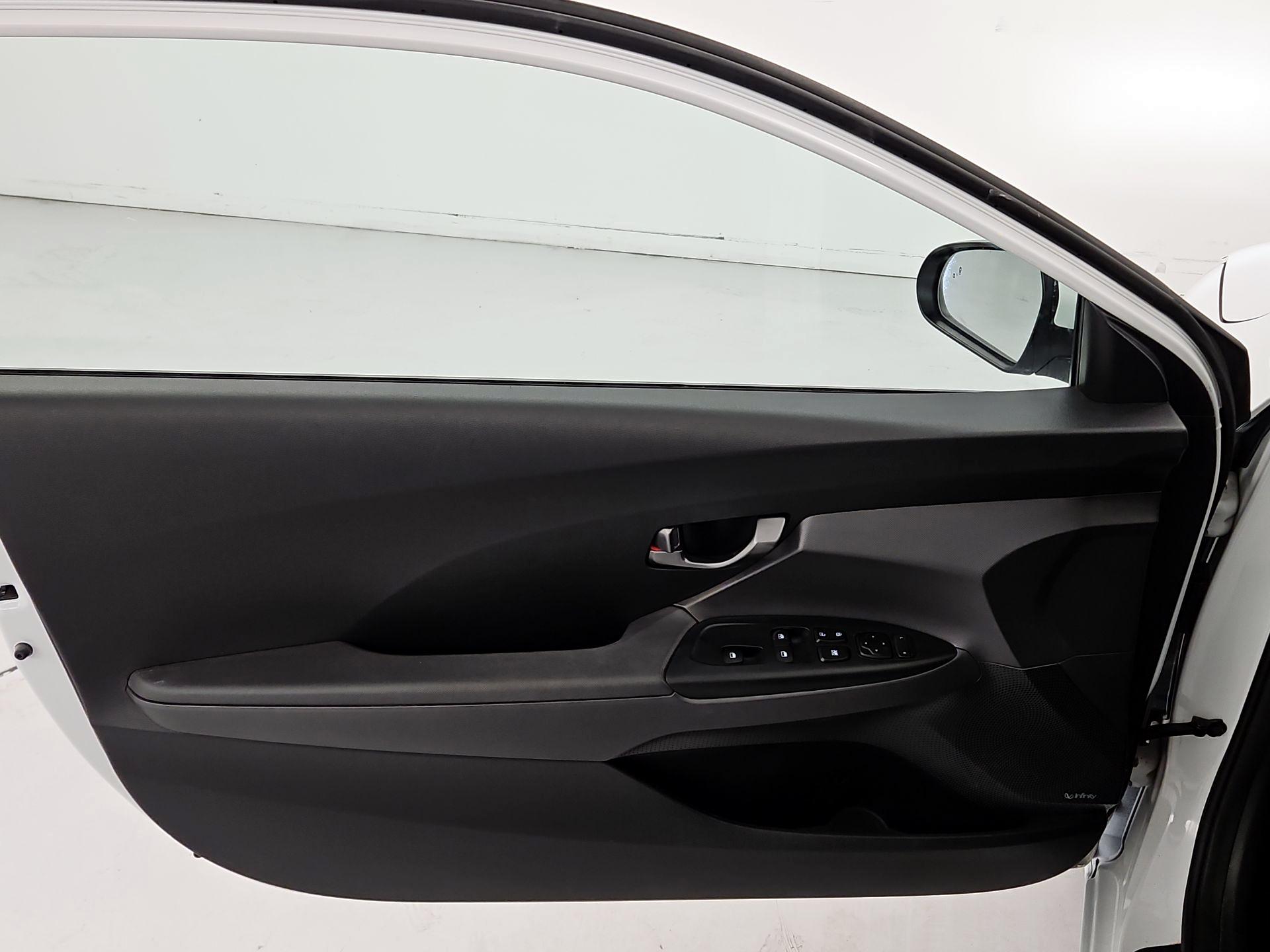 Thumbnail: 2019 Hyundai Veloster - 12