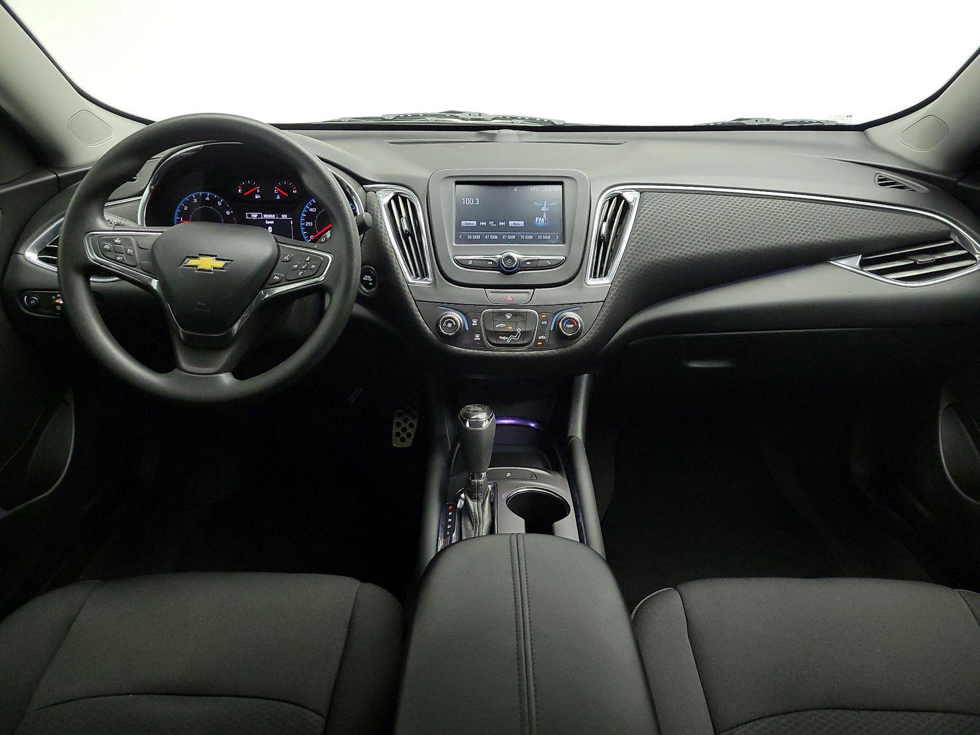 Thumbnail: 2017 Chevrolet Malibu - 9