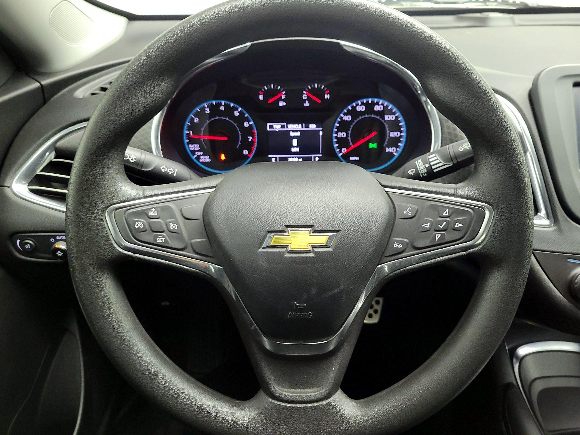 Thumbnail: 2017 Chevrolet Malibu - 10