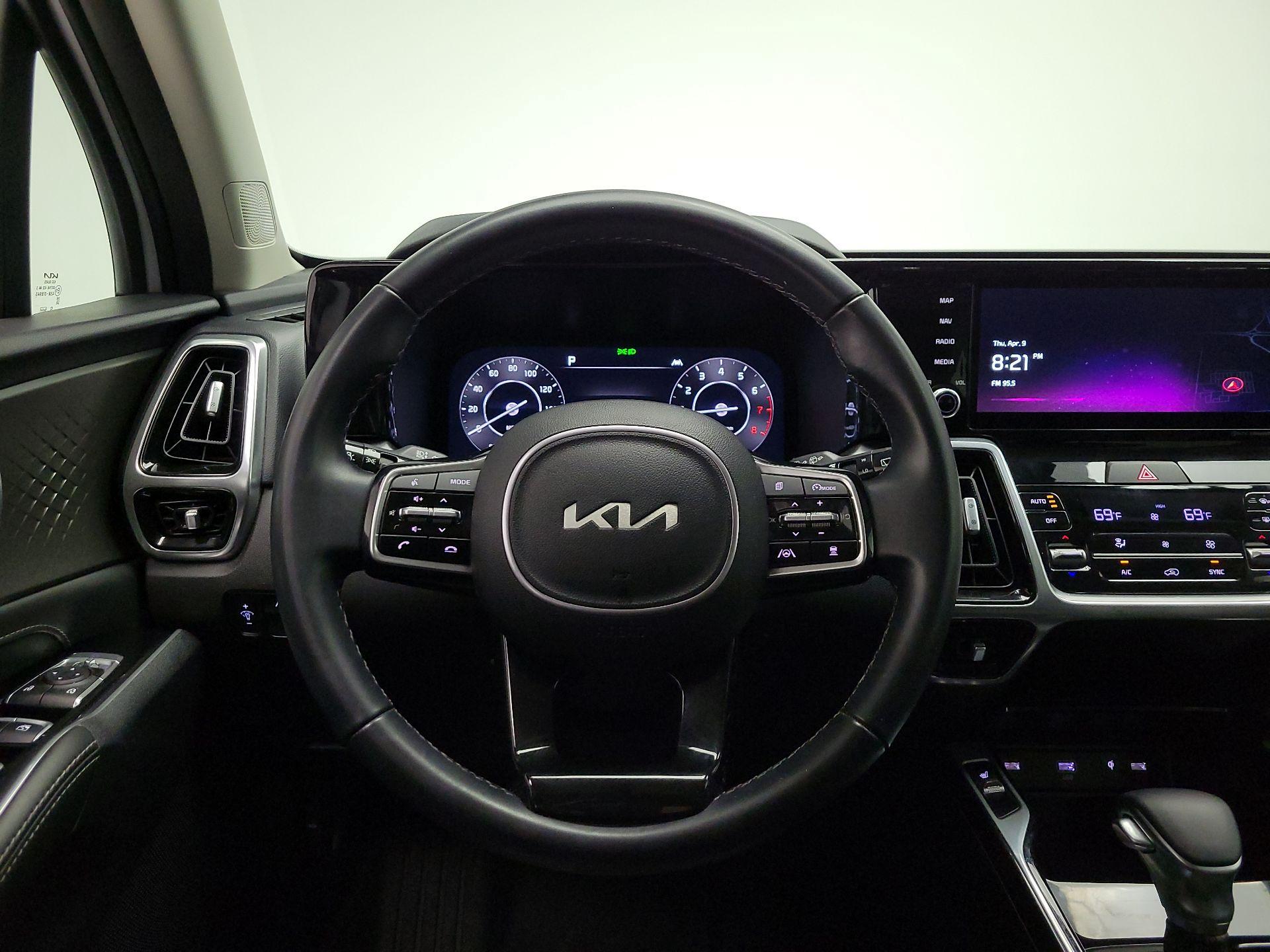 Thumbnail: 2023 Kia Sorento - 10