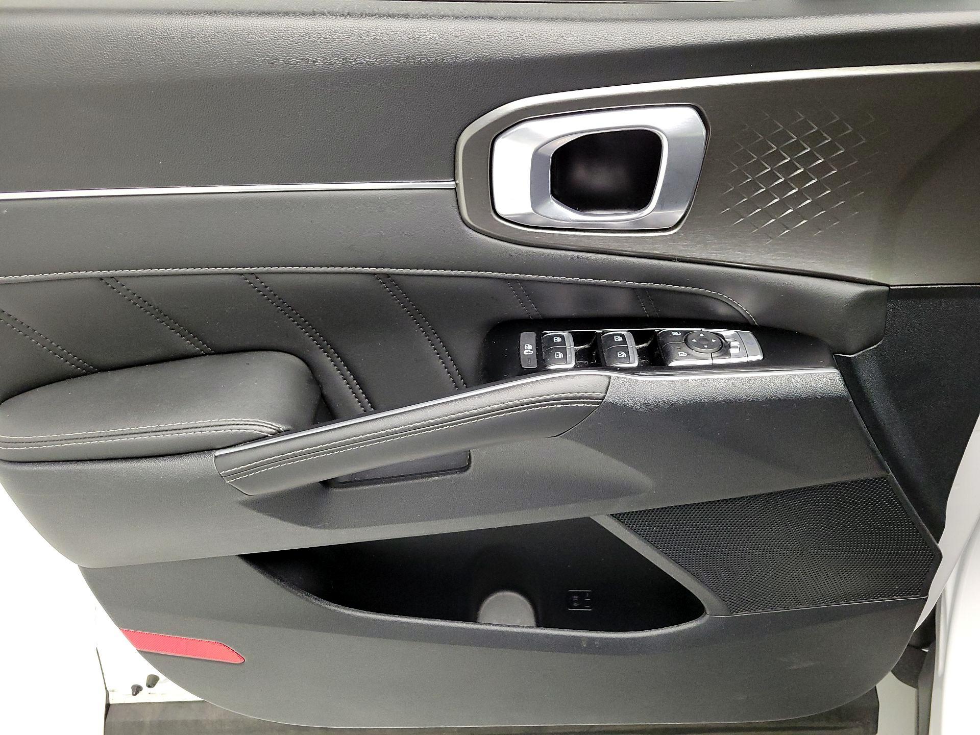 Thumbnail: 2023 Kia Sorento - 12