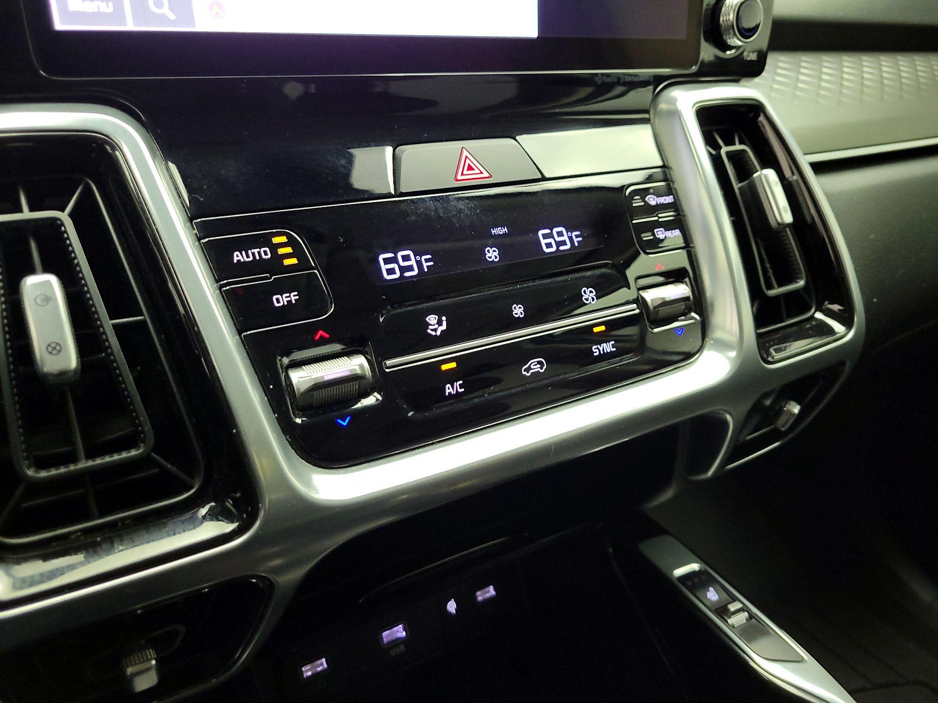 Thumbnail: 2023 Kia Sorento - 17