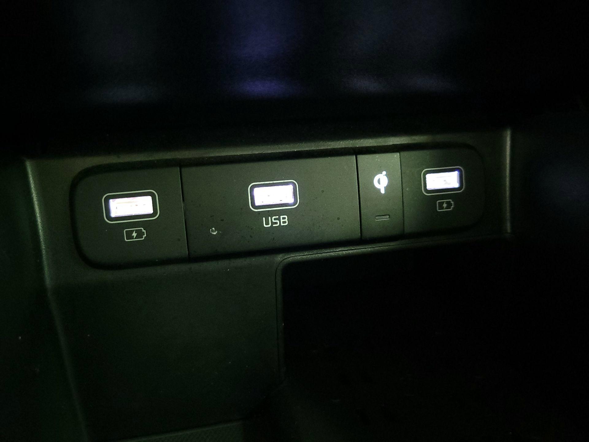 Thumbnail: 2023 Kia Sorento - 19