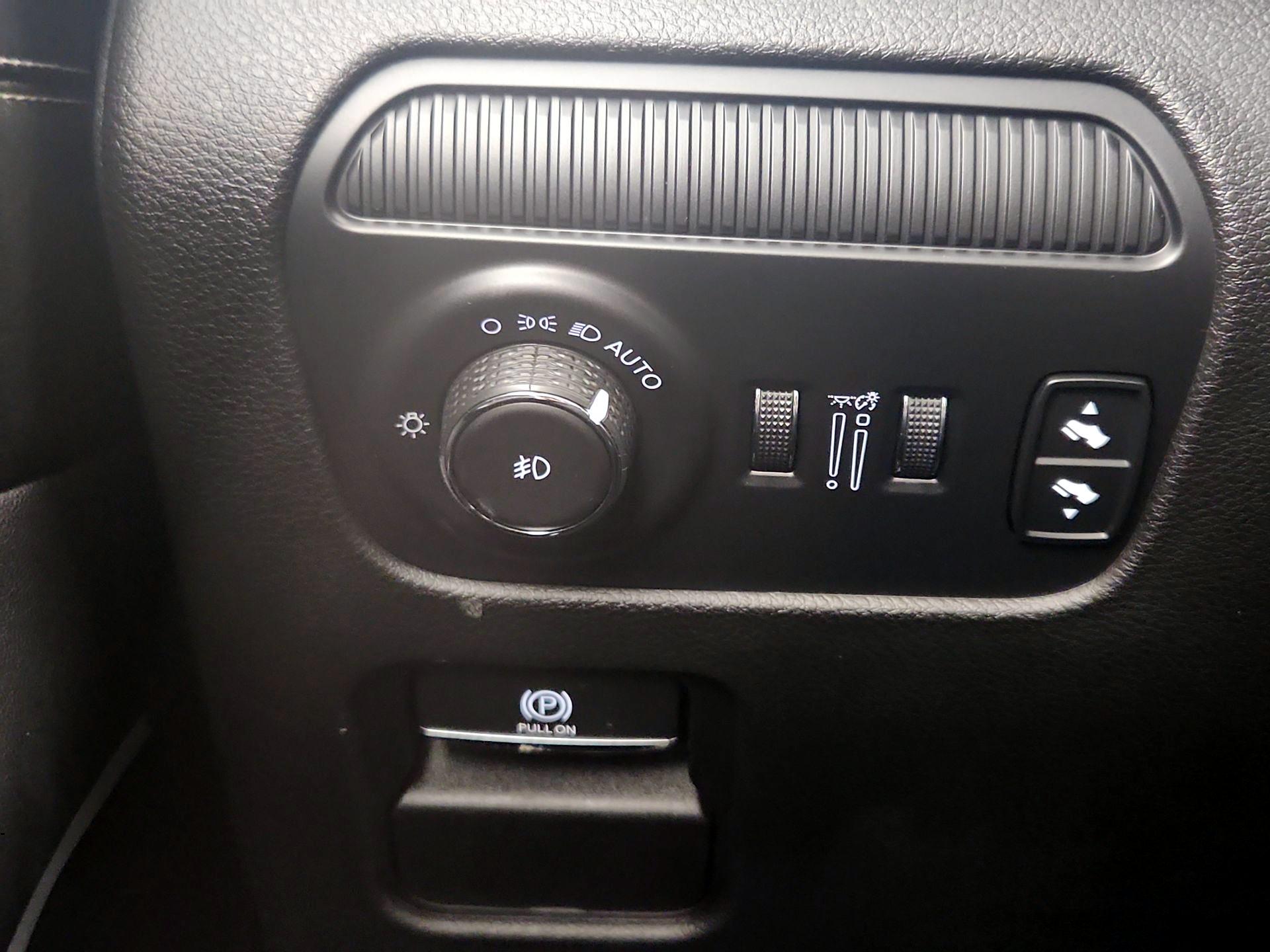 Thumbnail: 2023 Jeep Wagoneer - 13