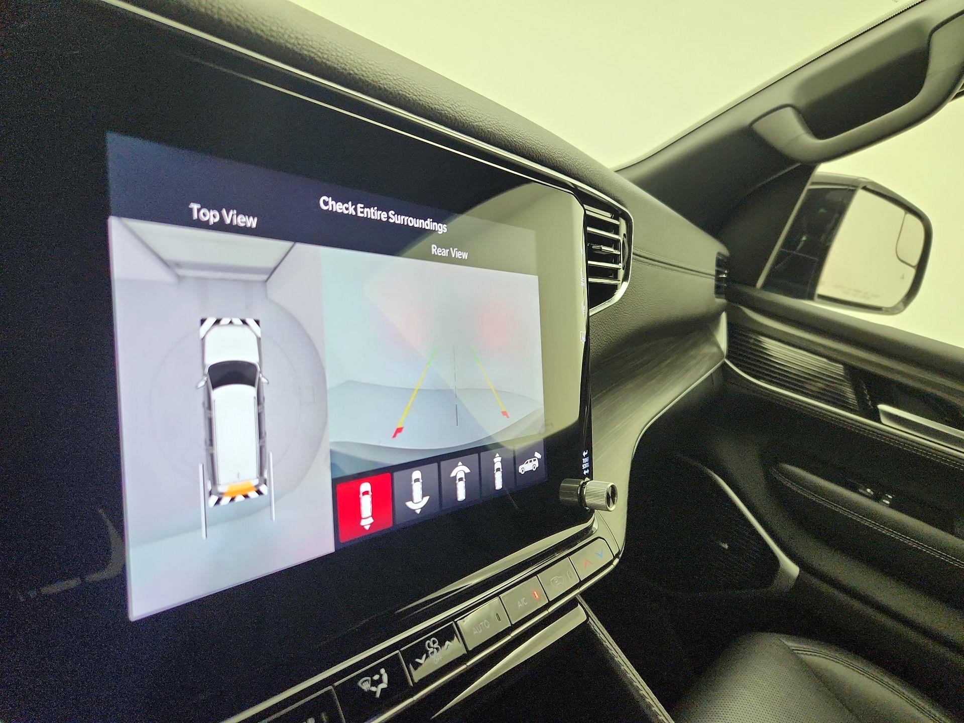 Thumbnail: 2023 Jeep Wagoneer - 15