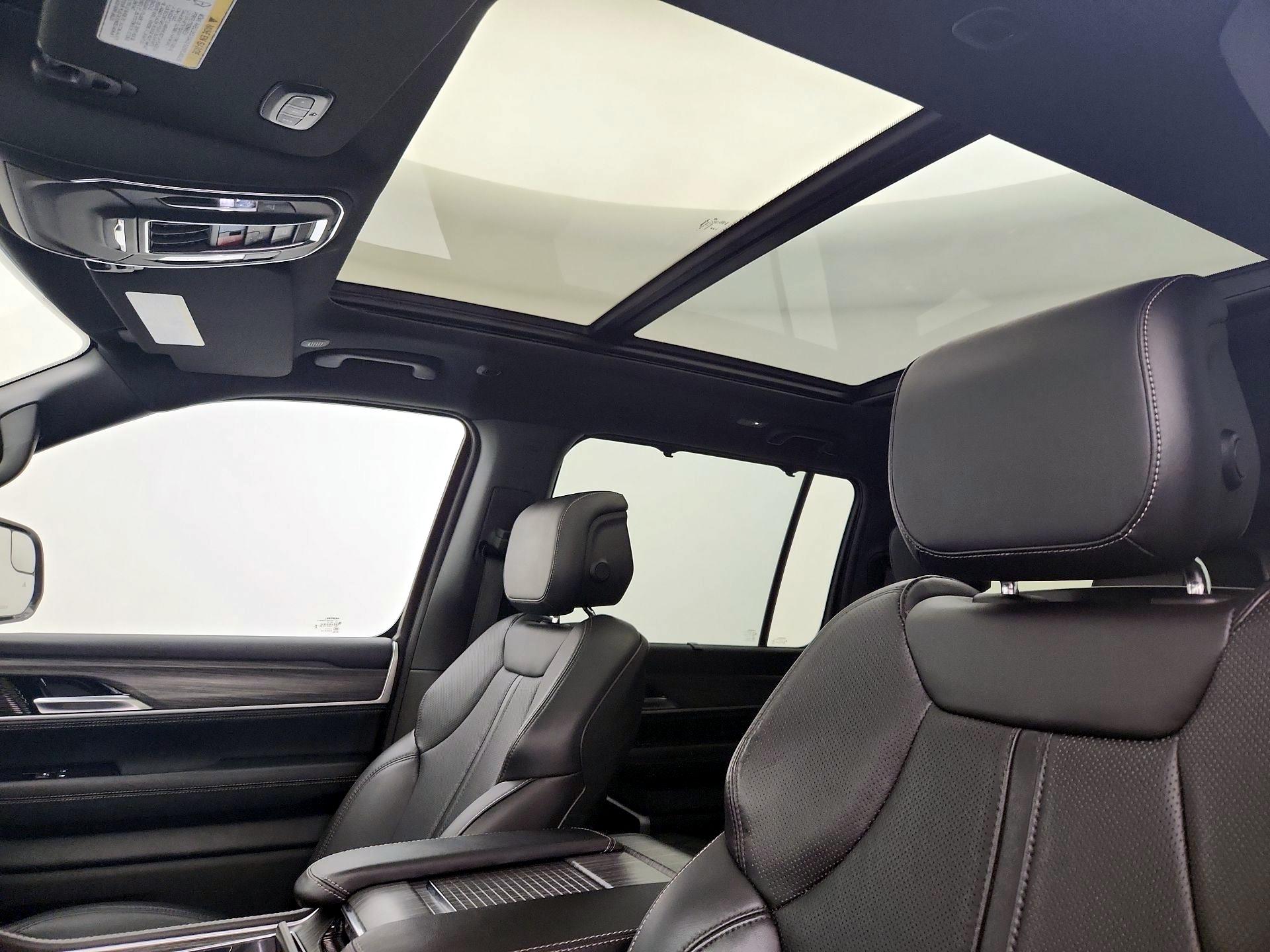 Thumbnail: 2023 Jeep Wagoneer - 20