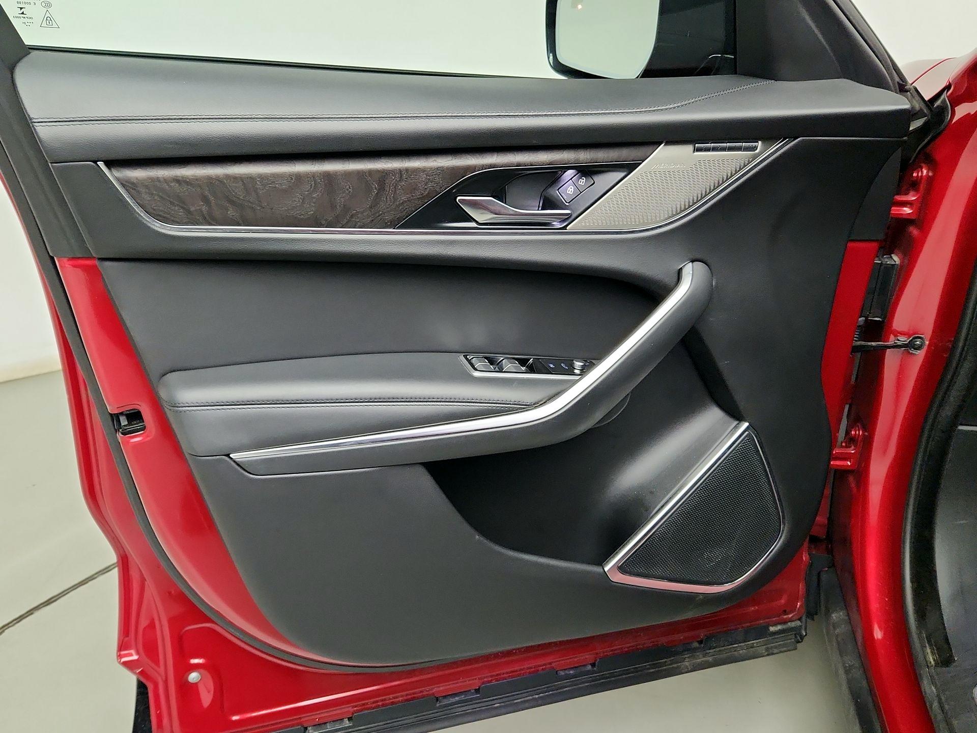 Thumbnail: 2021 Jaguar F-Pace - 12