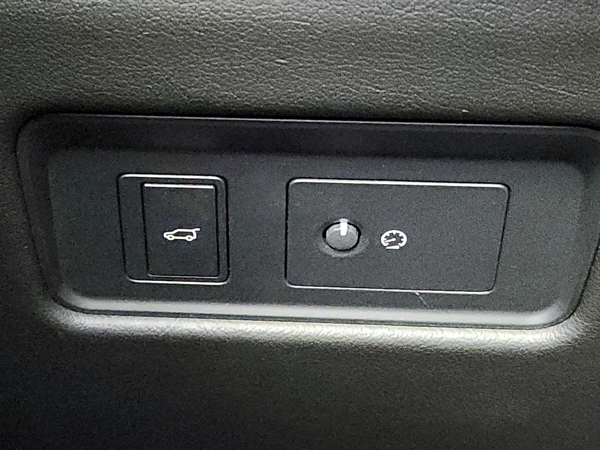 Thumbnail: 2021 Jaguar F-Pace - 13