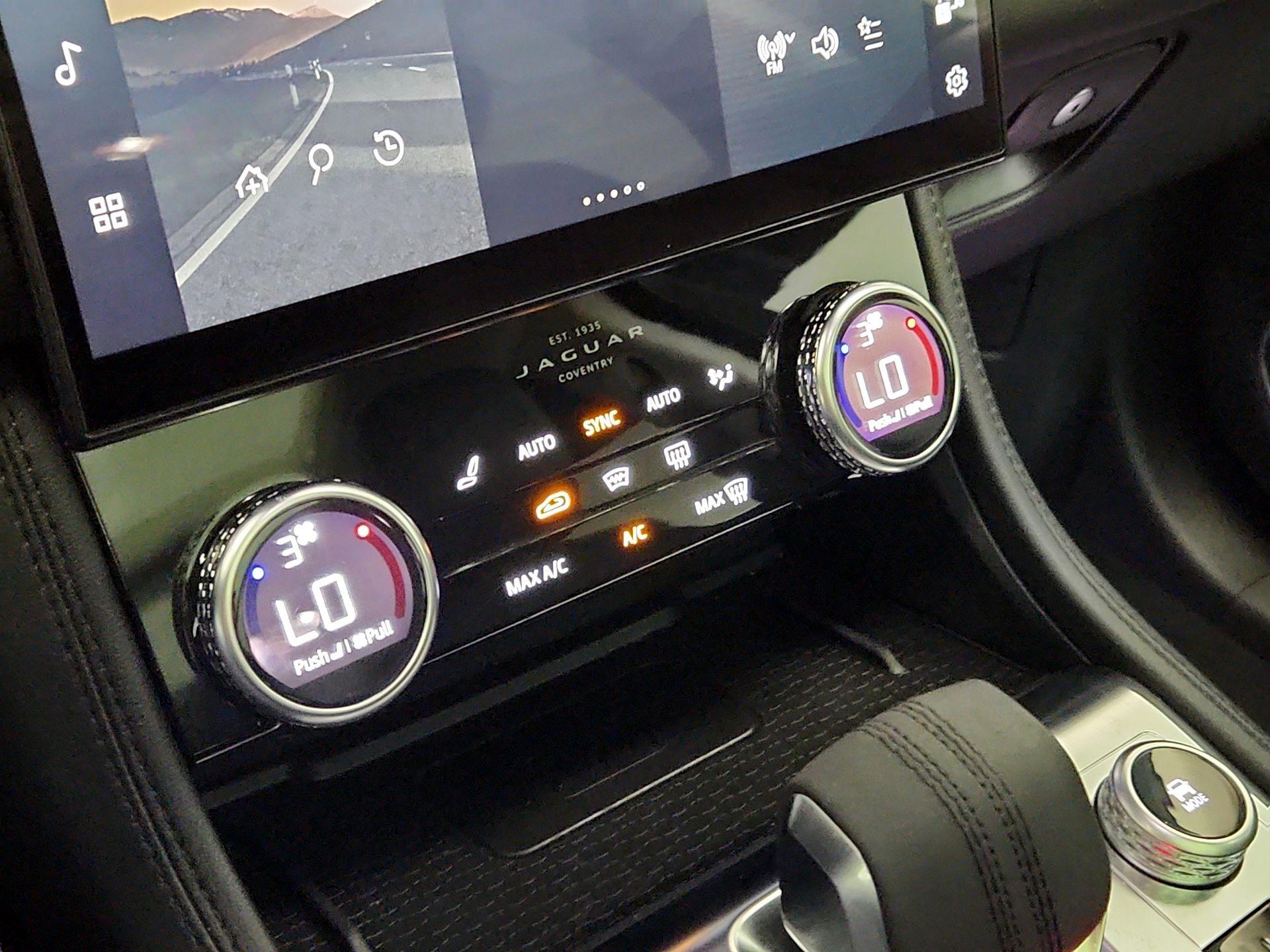 Thumbnail: 2021 Jaguar F-Pace - 17