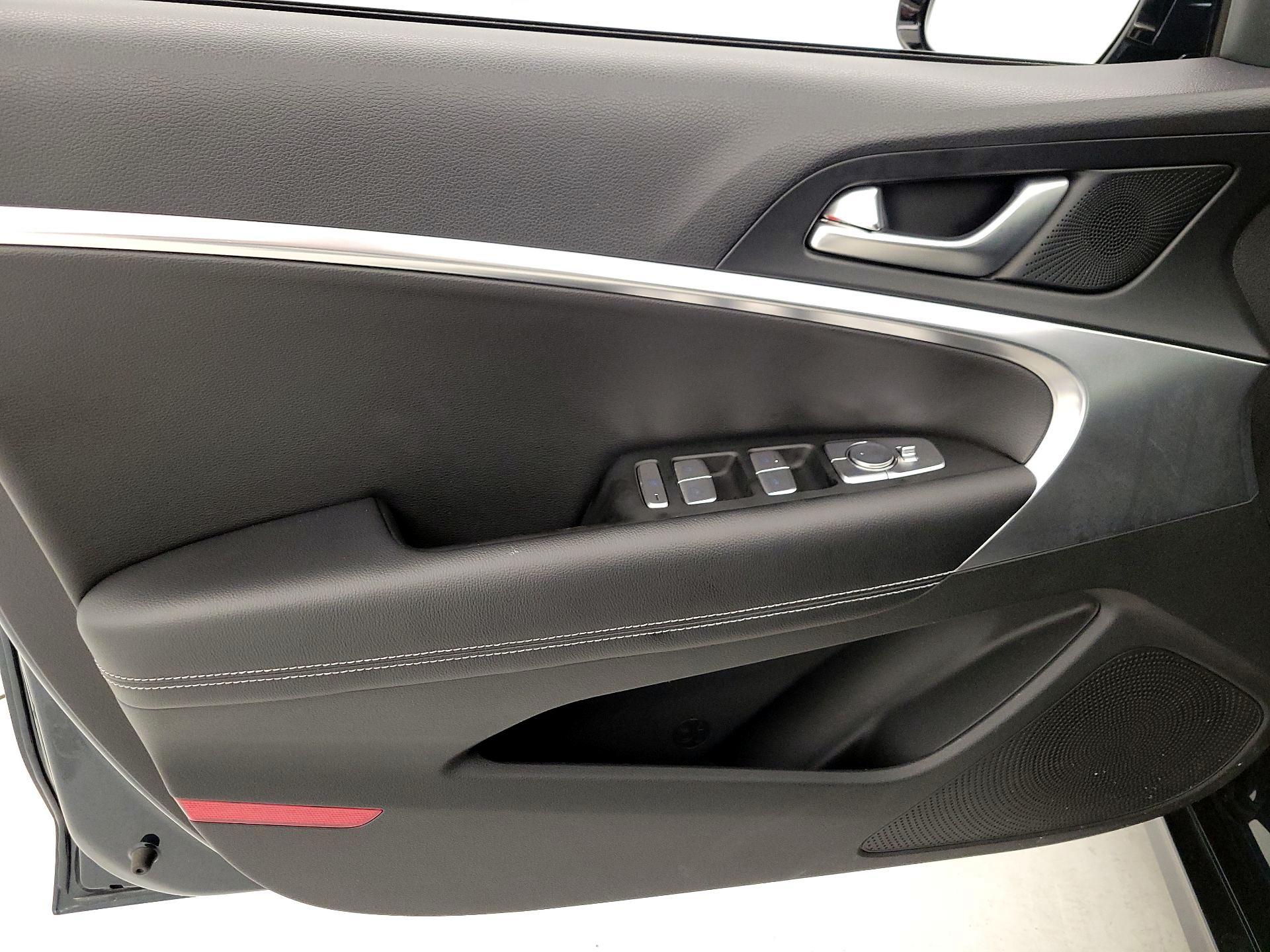 Thumbnail: 2025 Genesis G70 - 12