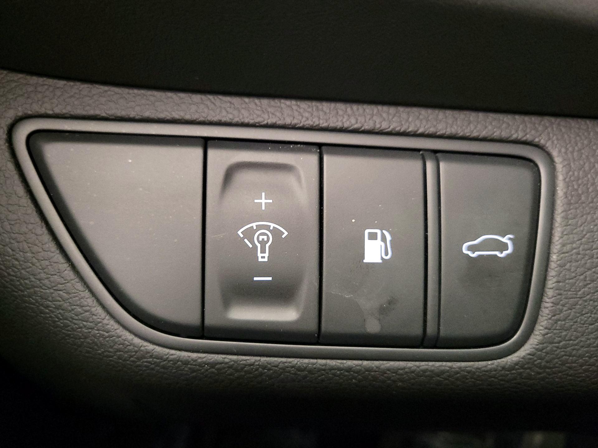 Thumbnail: 2025 Genesis G70 - 13