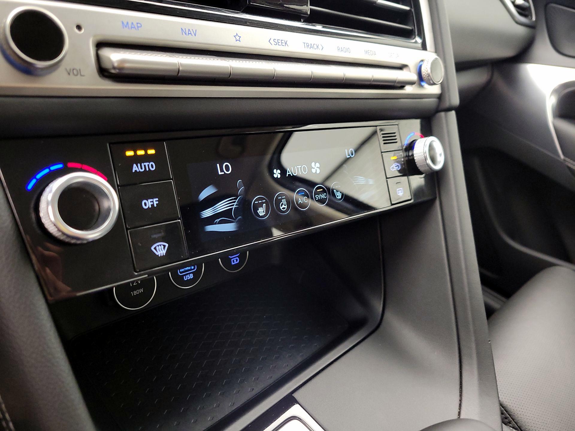 Thumbnail: 2025 Genesis G70 - 17