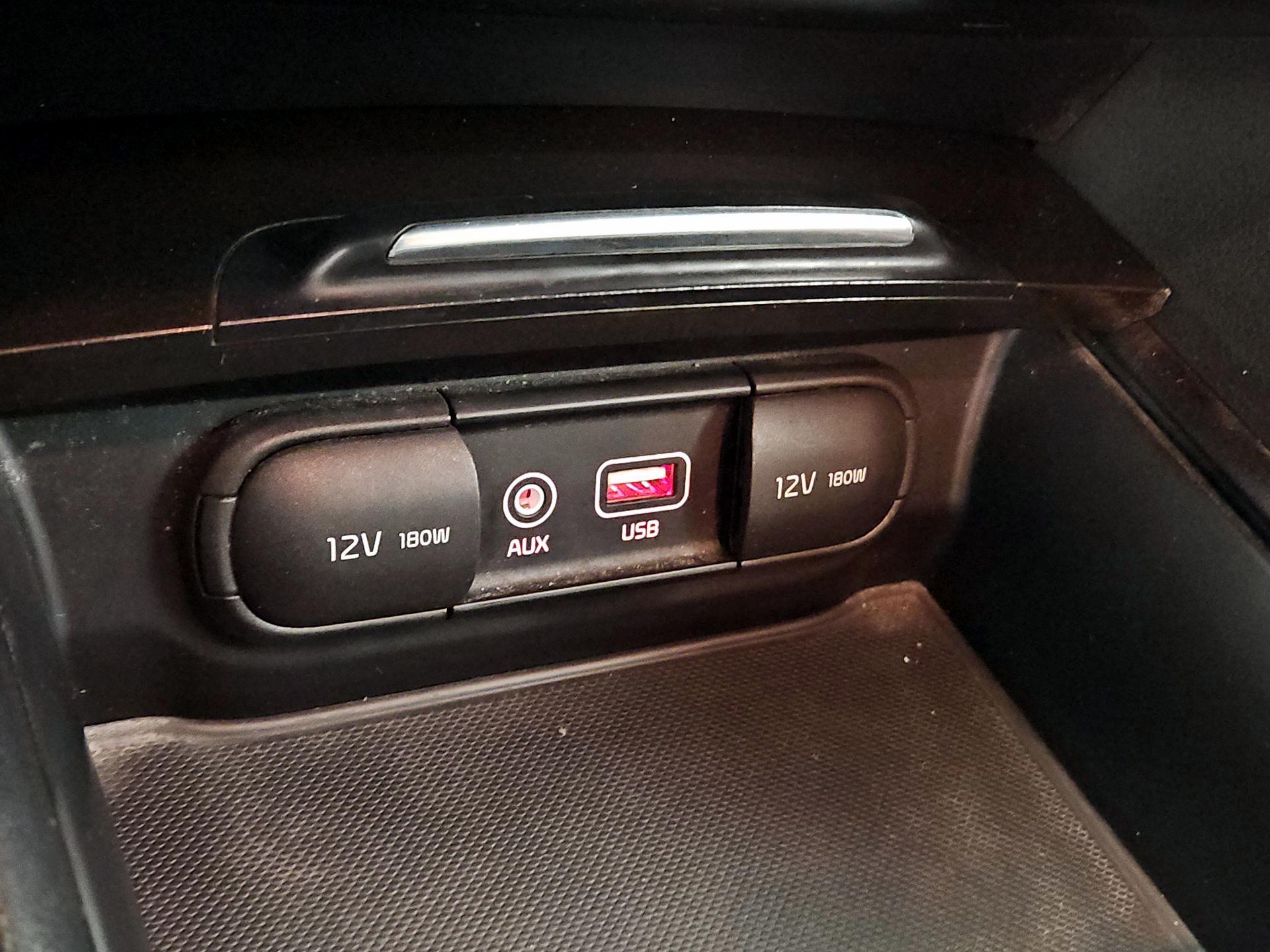 Thumbnail: 2016 Kia Optima - 18