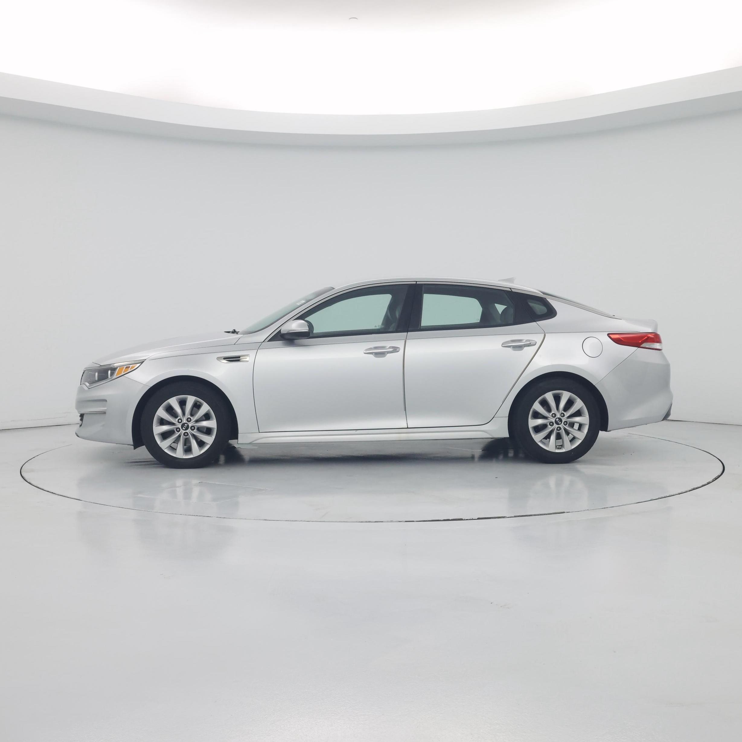 Thumbnail: 2016 Kia Optima - 3