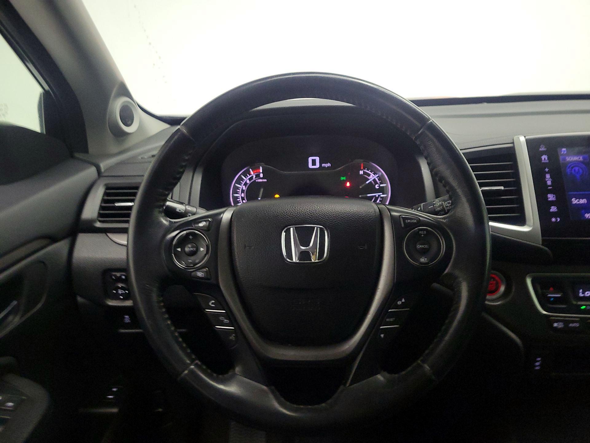 Thumbnail: 2017 Honda Pilot - 10