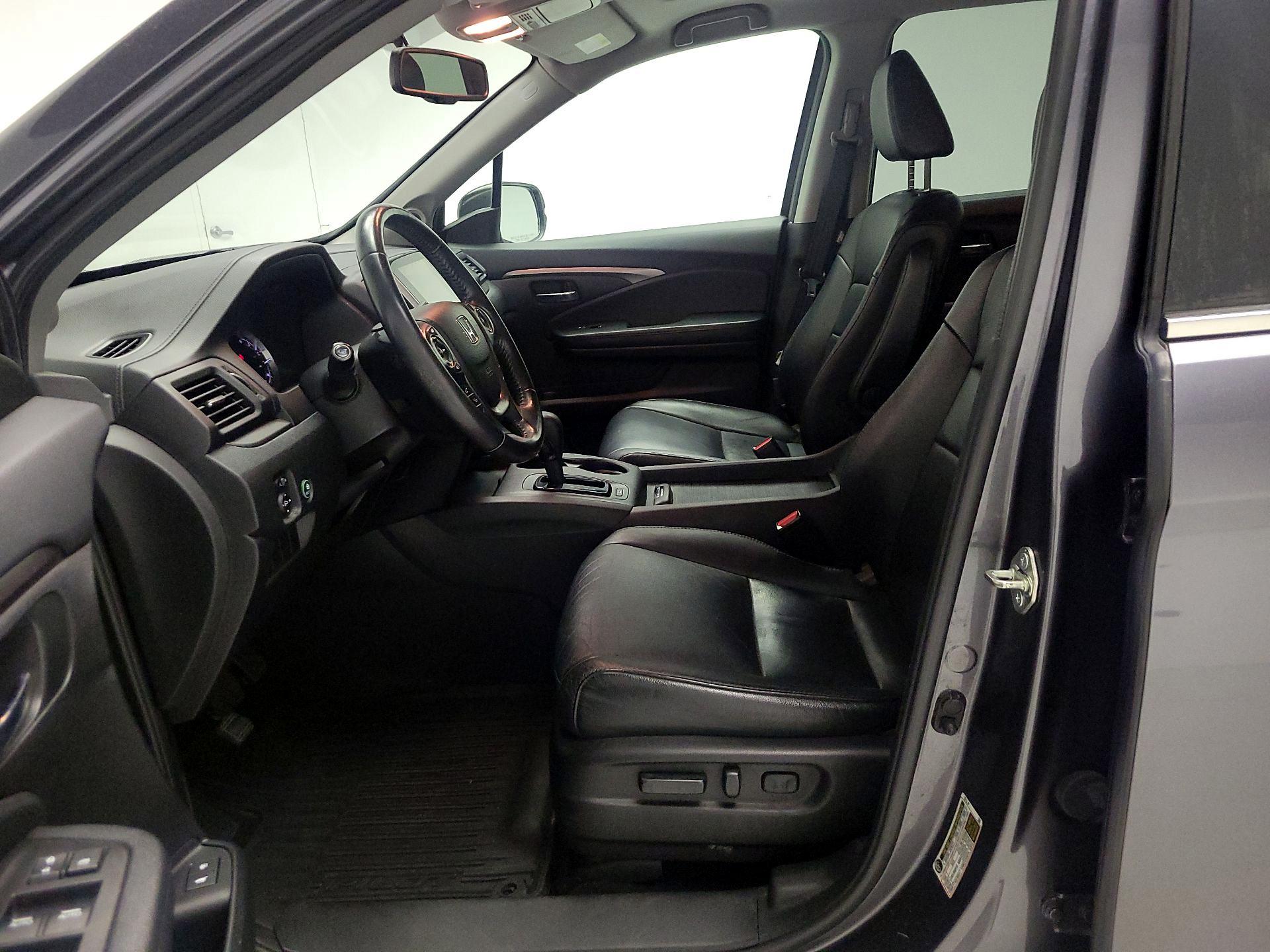 Thumbnail: 2017 Honda Pilot - 11